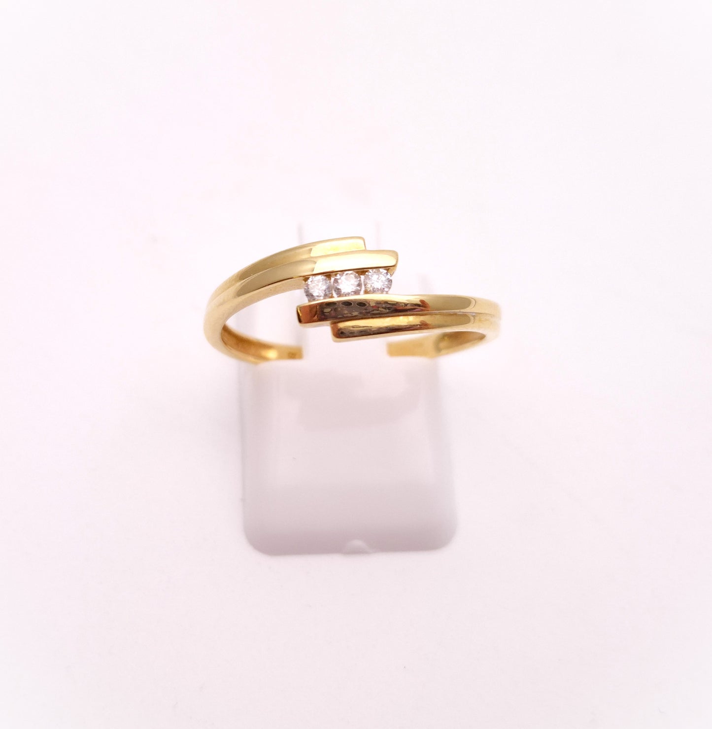 18ct Yellow Gold 3 Stone Diamond Crossover Ring