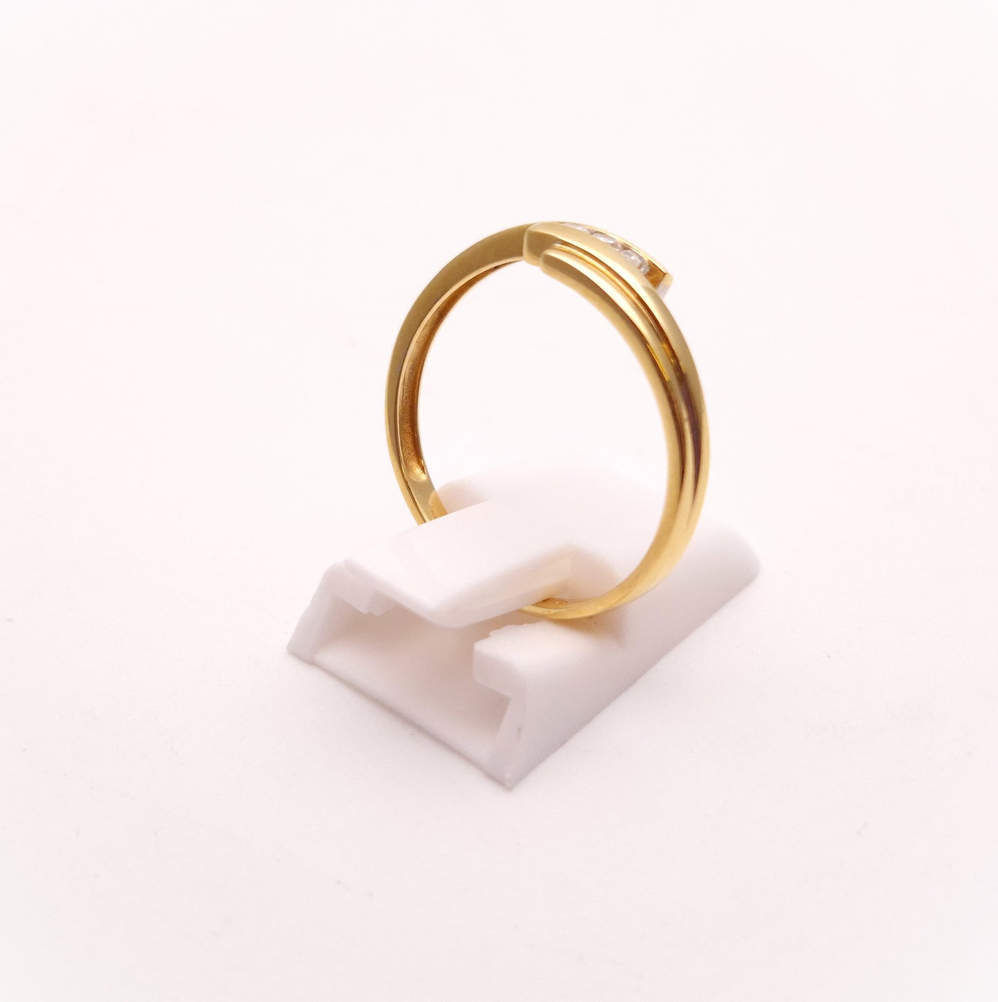 18ct Yellow Gold 3 Stone Diamond Crossover Ring