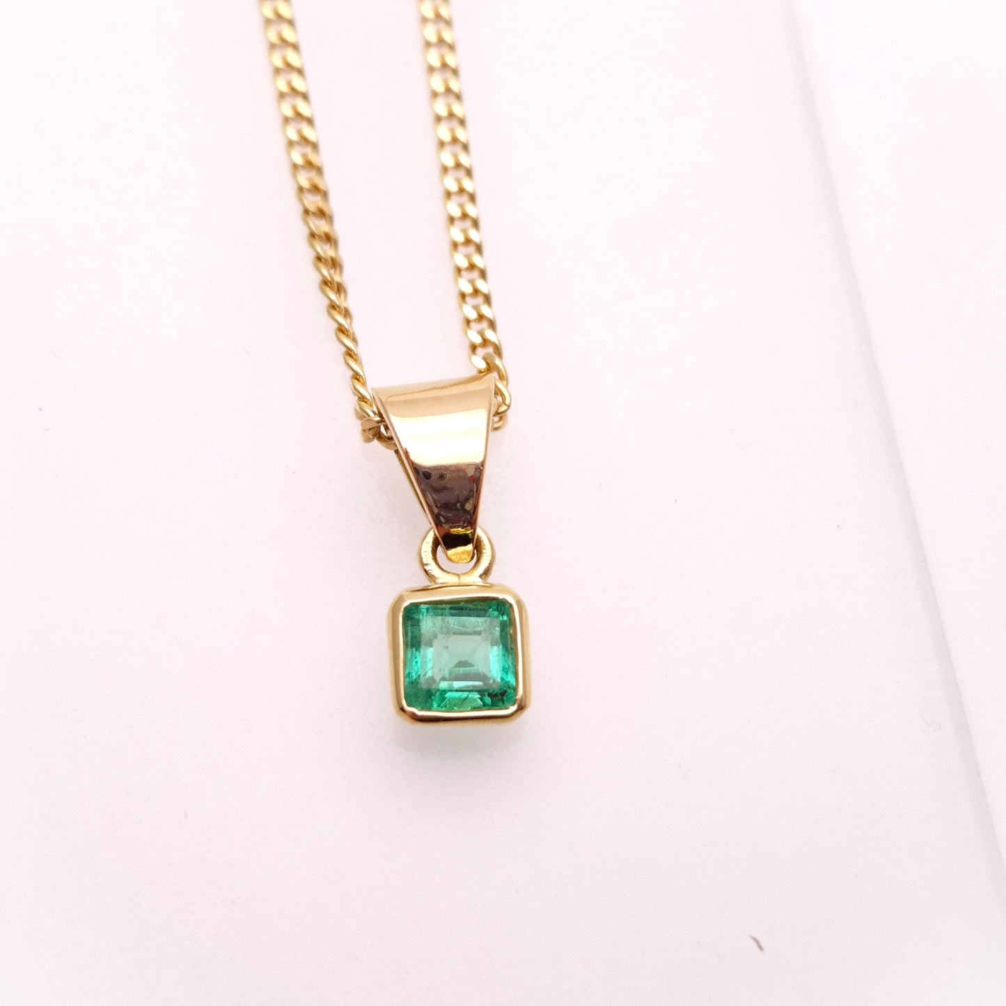 18ct Yellow Gold Square Collet Set Emerald Pendant and 20" Curb Chain