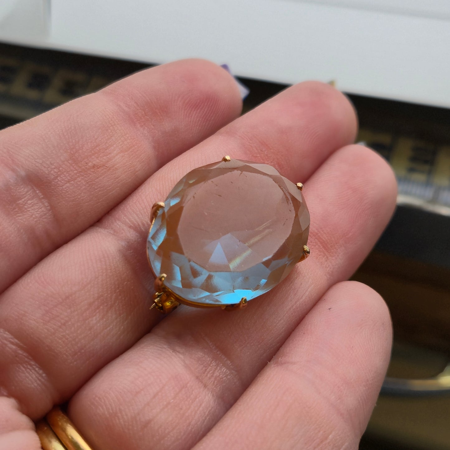 9ct Yellow Gold Vintage Oval Saphiret Brooch
