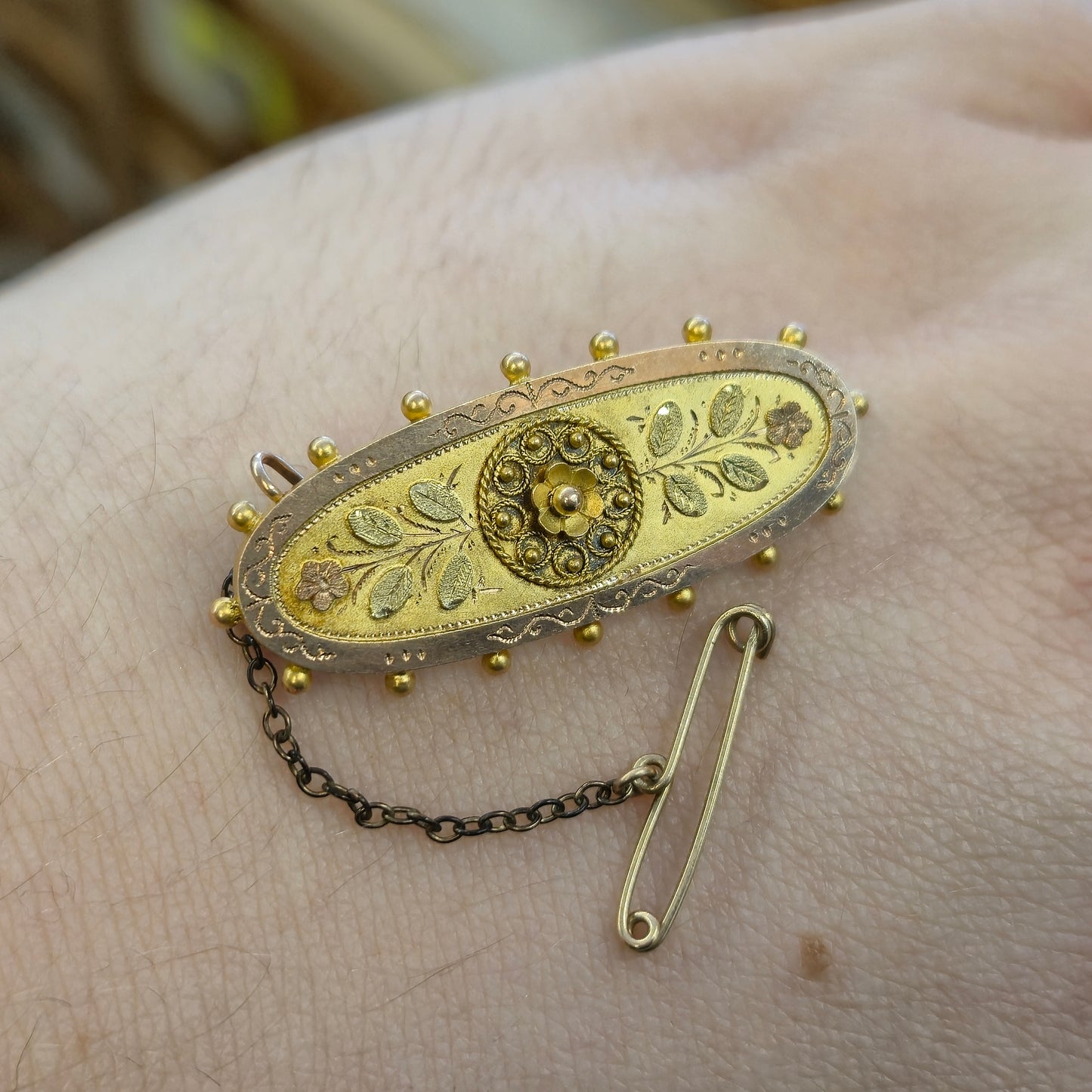 9ct Yellow Gold Antique Victorian Multi-tone Oval Floral Gold Brooch
