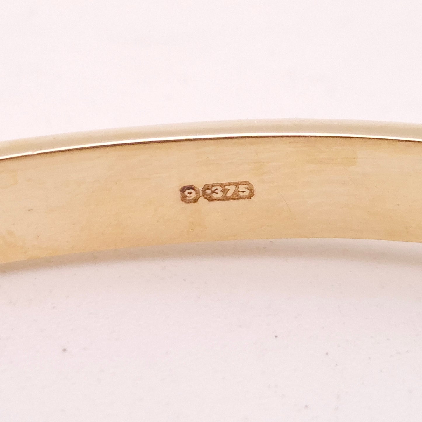9ct Yellow Gold Narrow Hollow Half Patterned Bangle