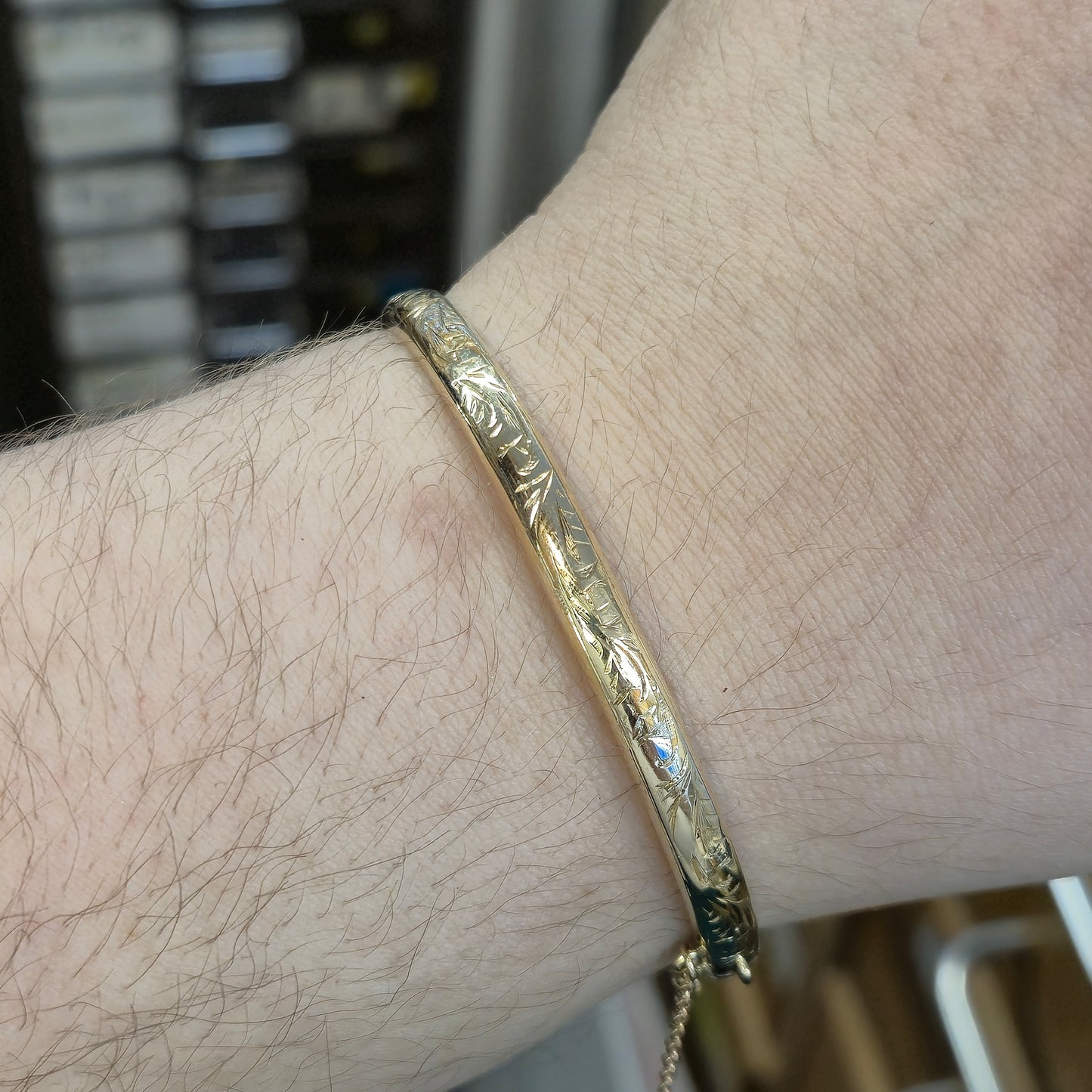 9ct Yellow Gold Narrow Hollow Half Patterned Bangle
