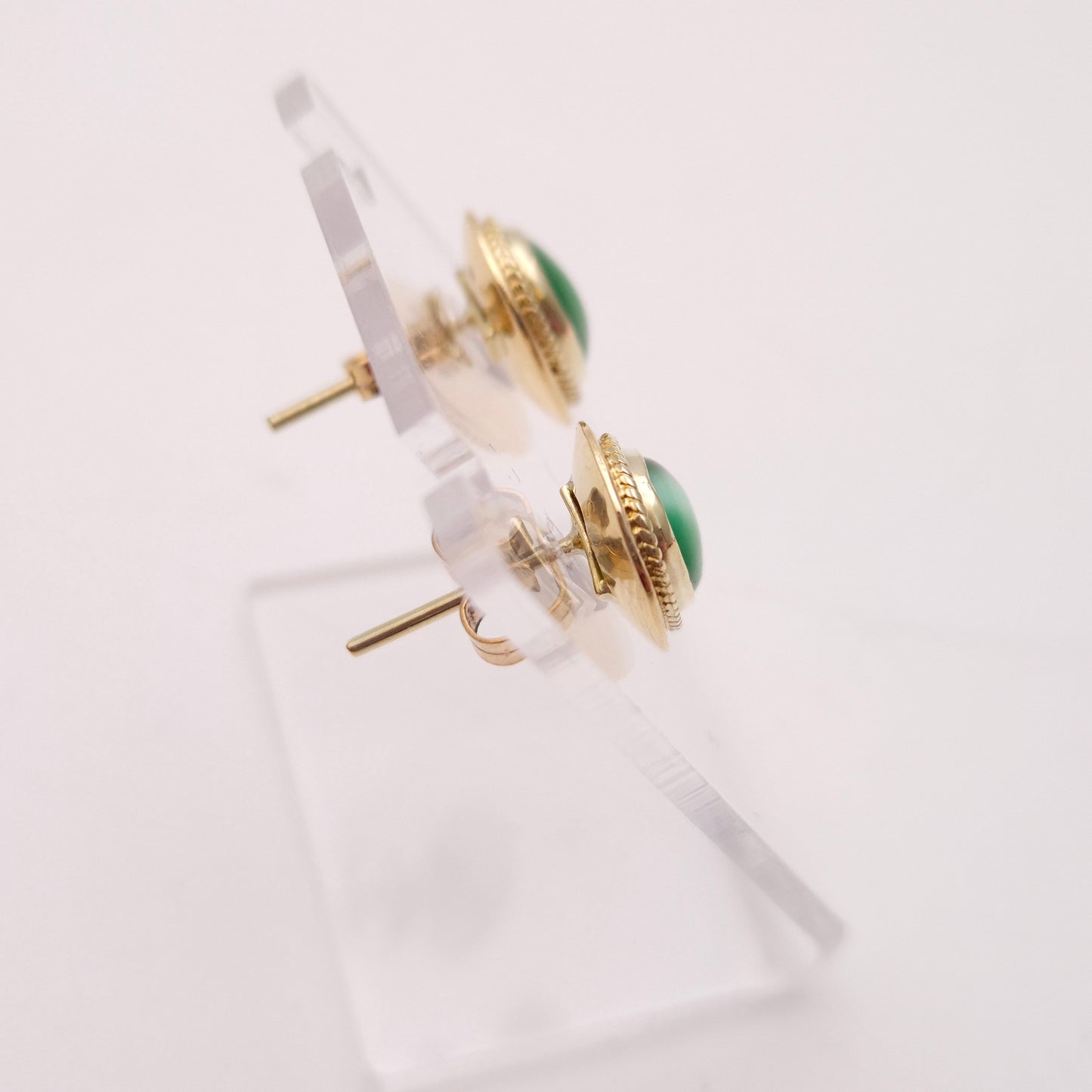 14ct Yellow Gold Green Agate Cats Eye Stud Earrings