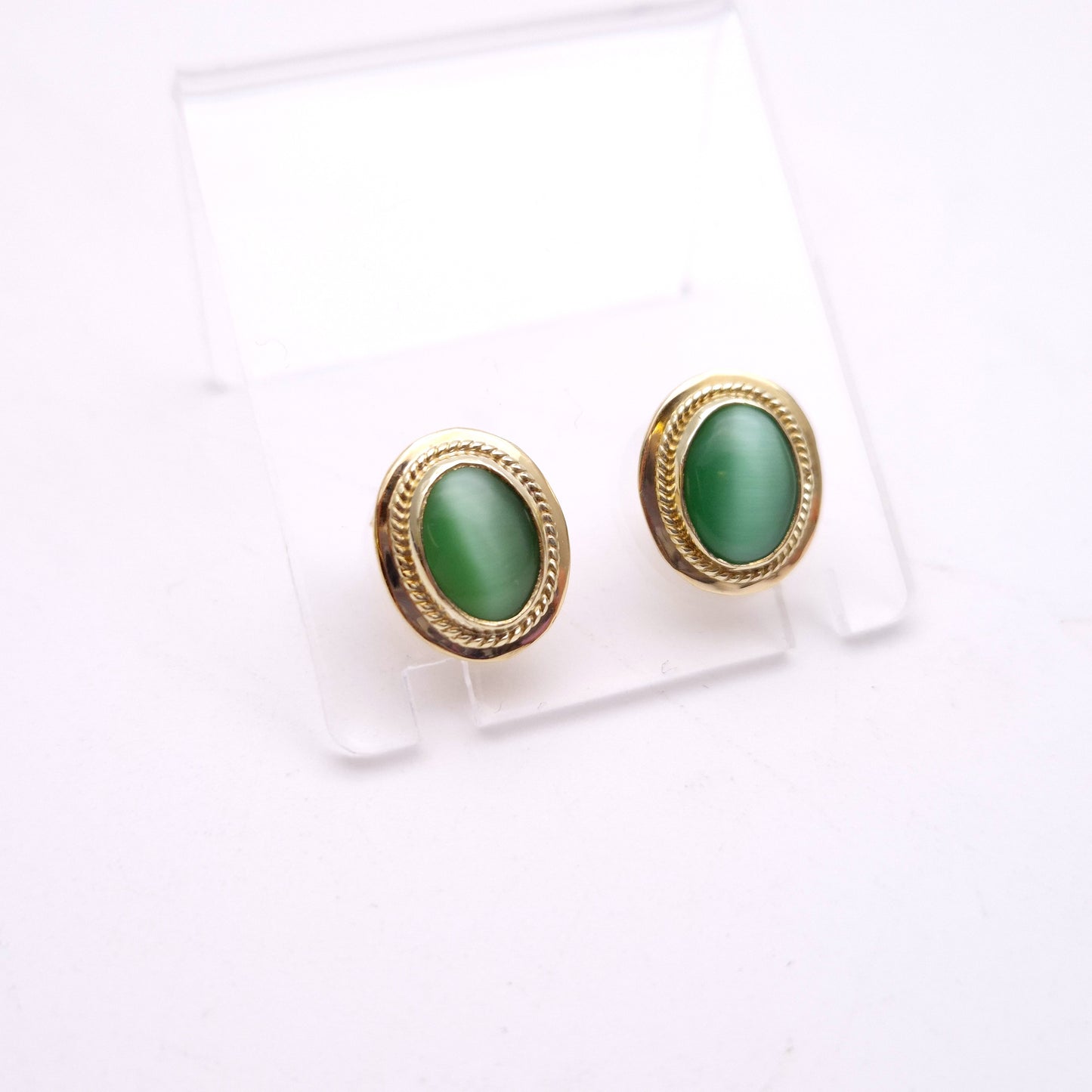 14ct Yellow Gold Green Agate Cats Eye Stud Earrings