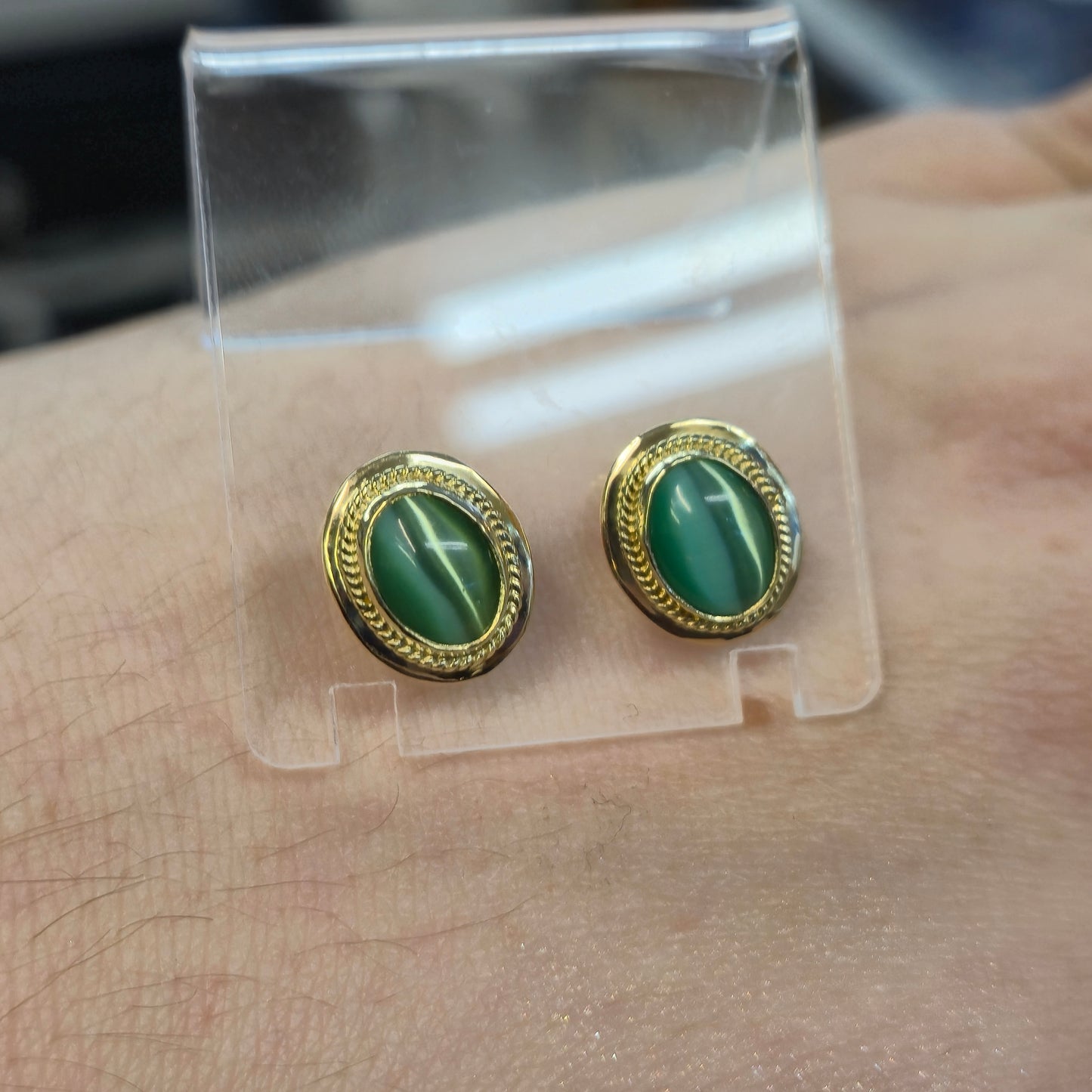 14ct Yellow Gold Green Agate Cats Eye Stud Earrings