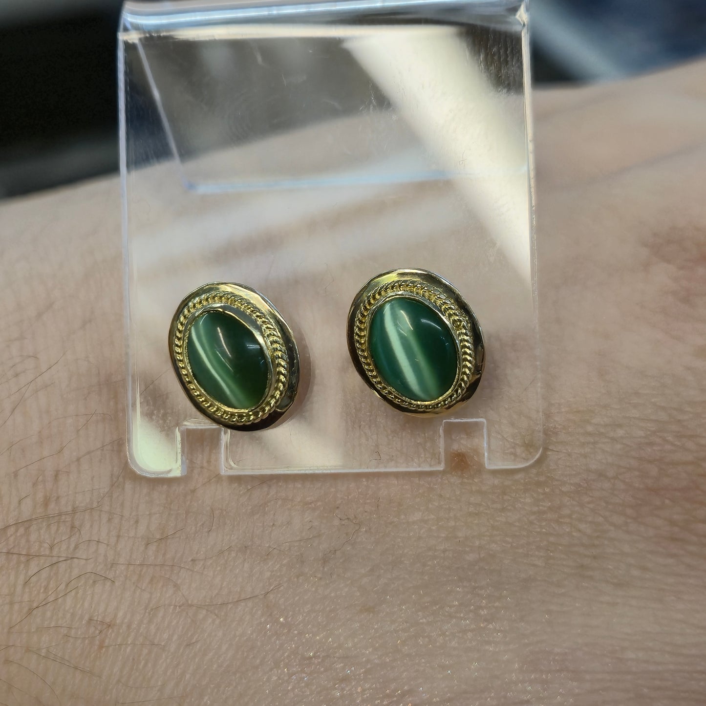 14ct Yellow Gold Green Agate Cats Eye Stud Earrings