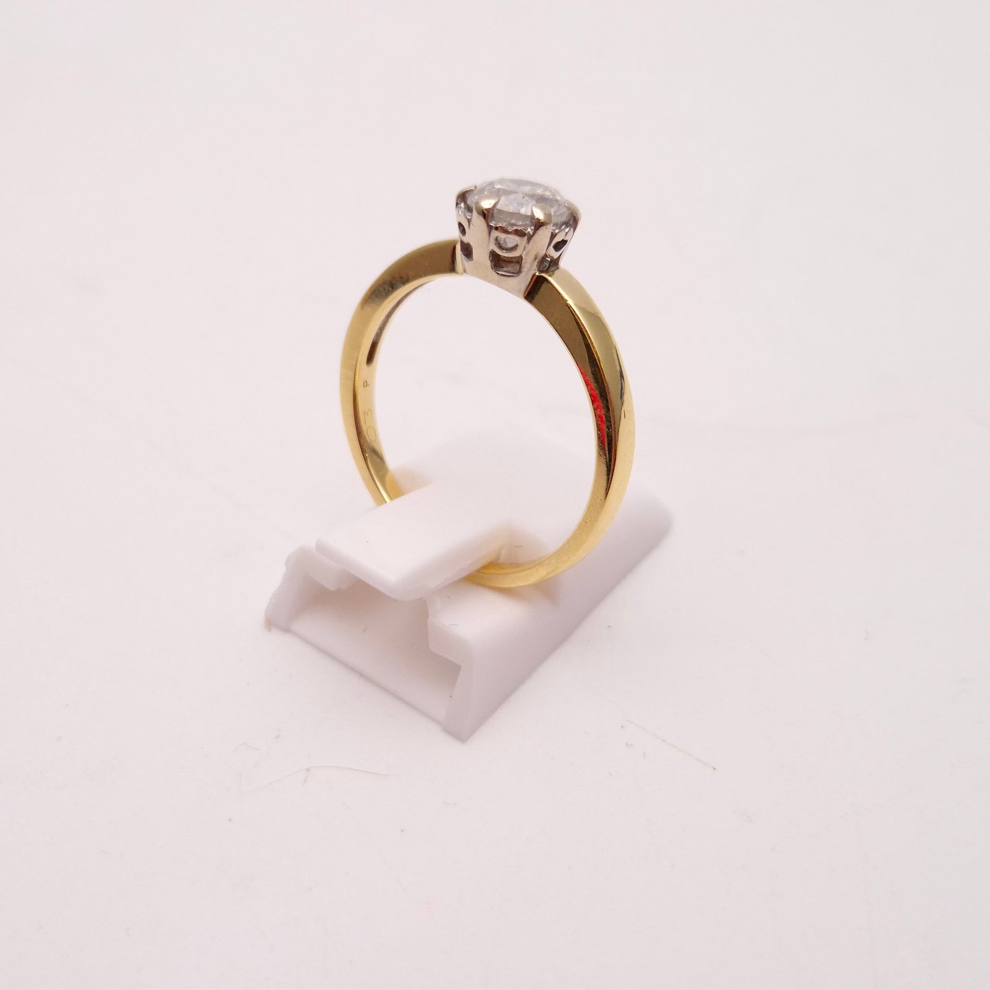 18ct Yellow Gold 1.0ct Round Cut Galaxy Diamond Solitaire Ring