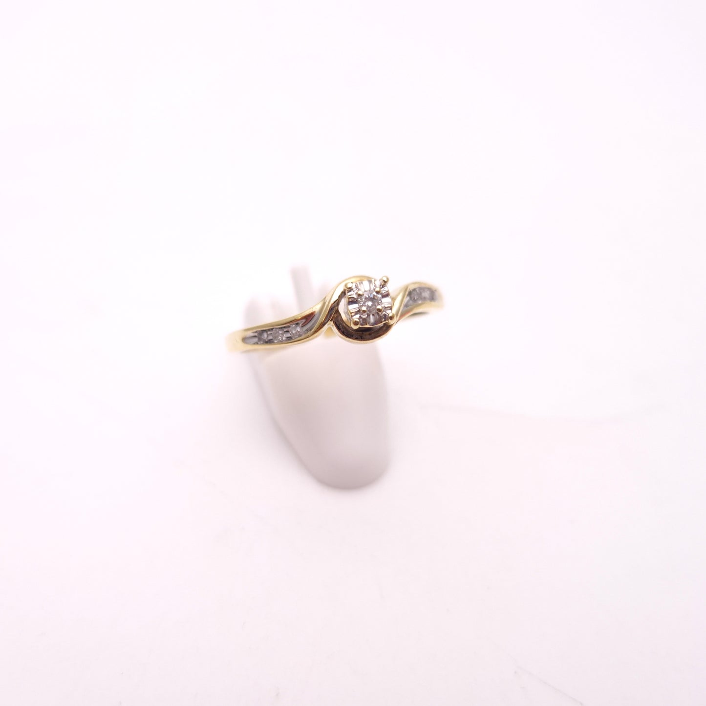 9ct Two Tone Illusion Set Diamond Ring
