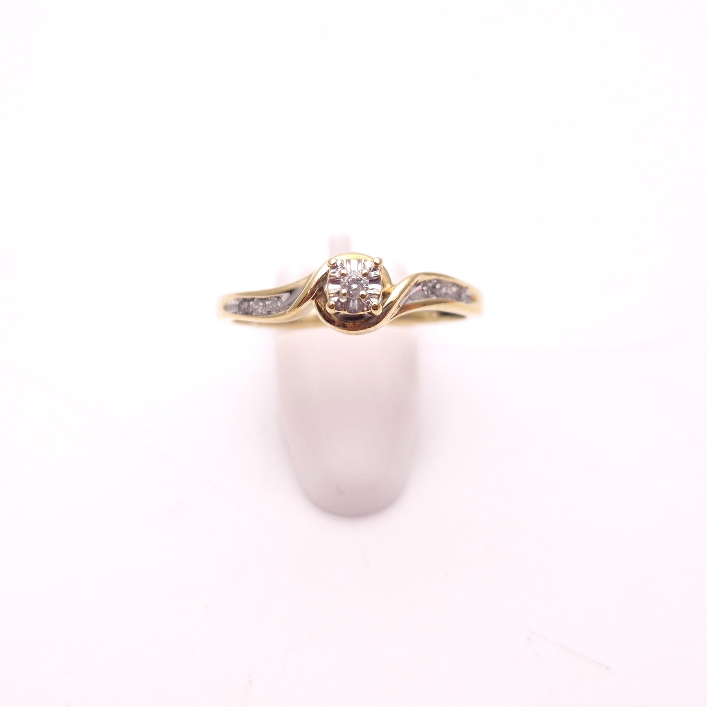 9ct Two Tone Illusion Set Diamond Ring