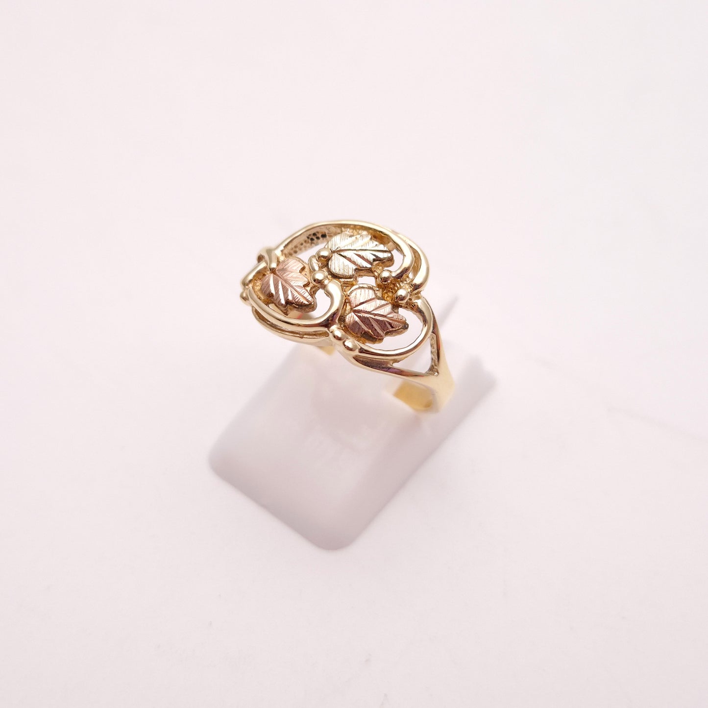 9ct Two Tone Yellow and Rose Gold Leaf Patterned Openwork Ring