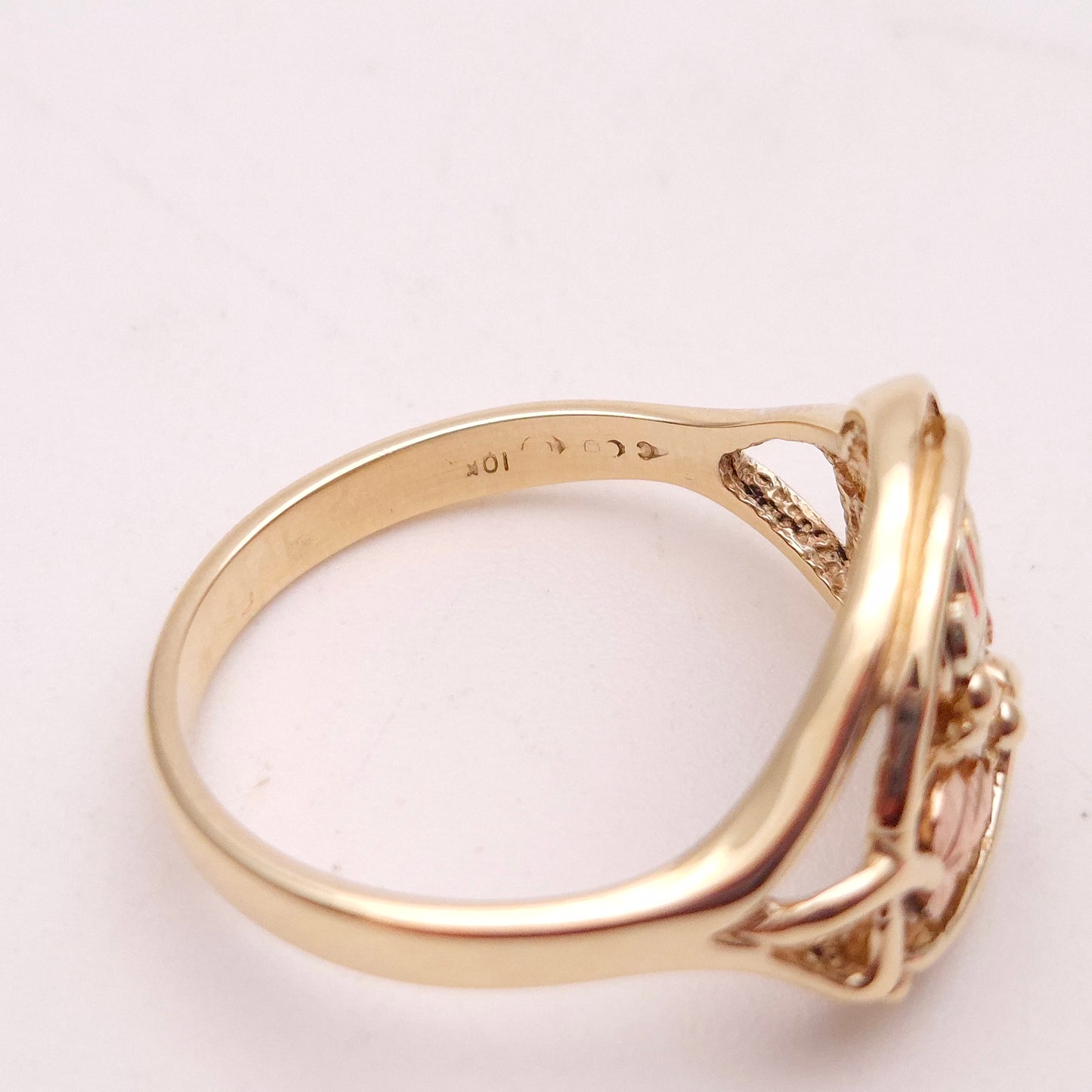 9ct Two Tone Yellow and Rose Gold Leaf Patterned Openwork Ring
