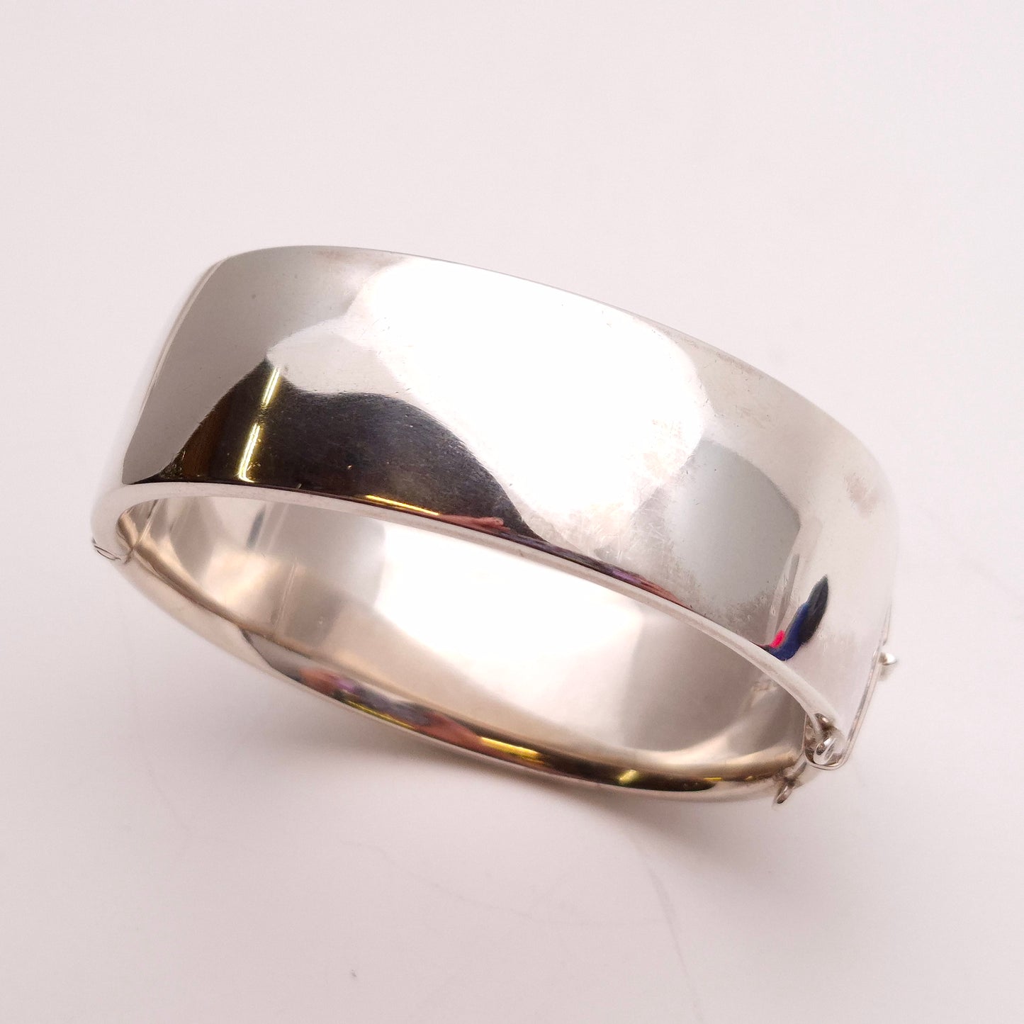 Sterling Silver Vintage 50s Heavyweight Engraved Half Foliate Patterned Hinged Bangle