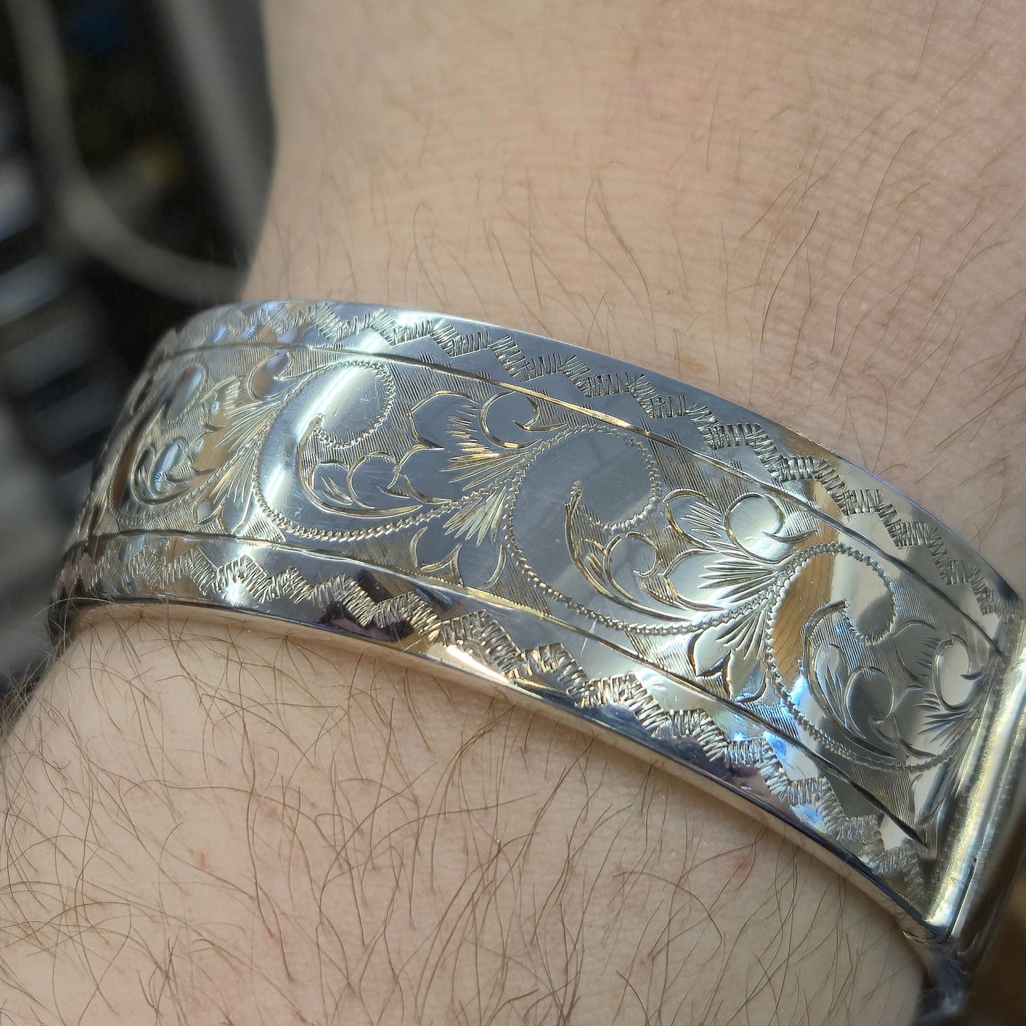 Sterling Silver Vintage 50s Heavyweight Engraved Half Foliate Patterned Hinged Bangle