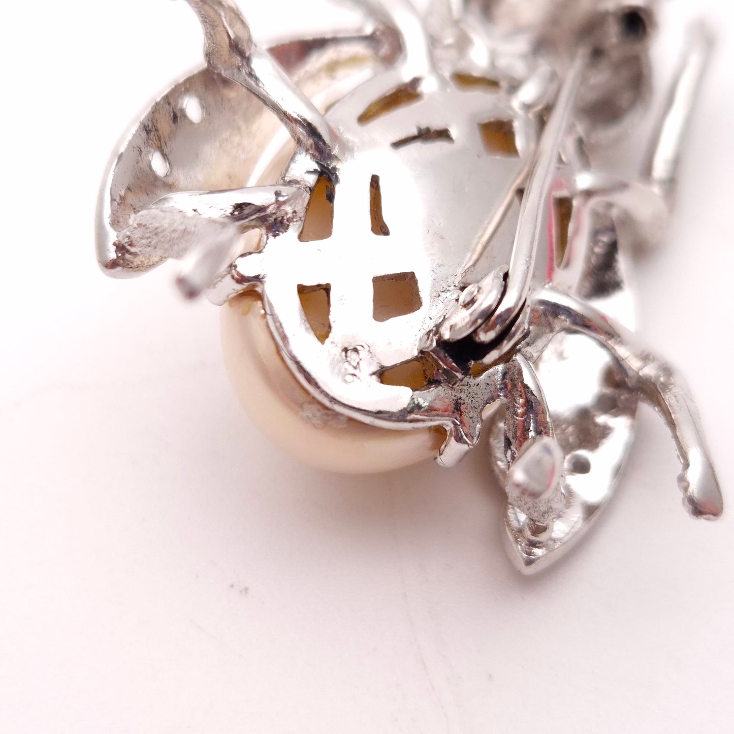 Sterling Silver Synthetic Pearl and CZ Cubic Zirconia Fly Brooch