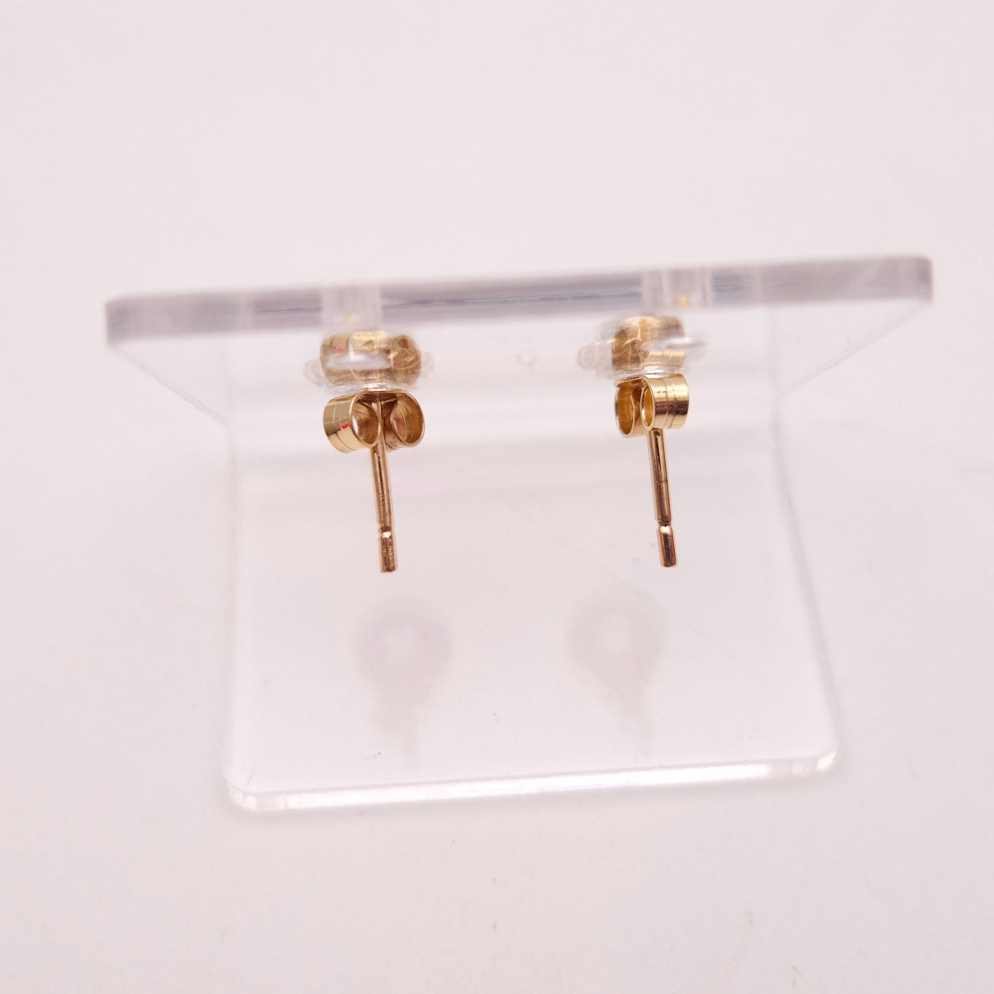 9ct Yellow Gold Traditional Peridot Solitaire Braided Border Stud Earrings