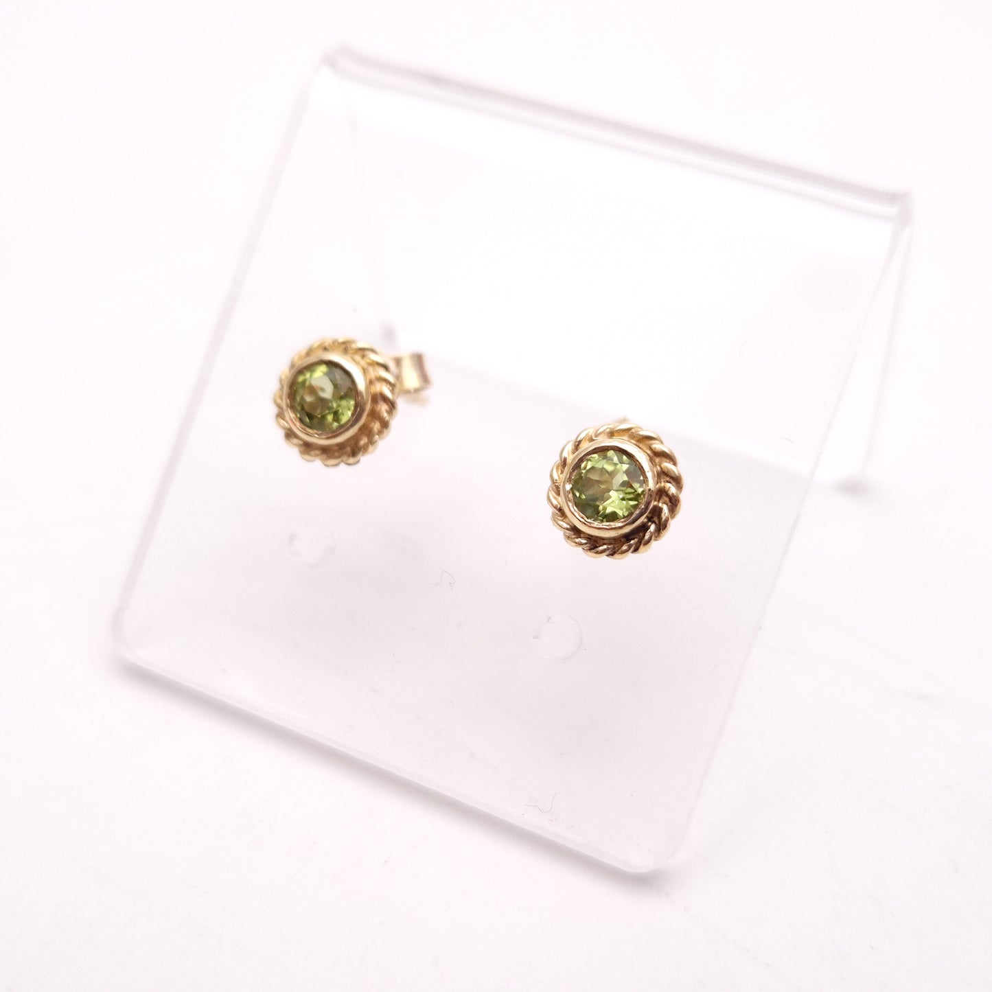 9ct Yellow Gold Traditional Peridot Solitaire Braided Border Stud Earrings