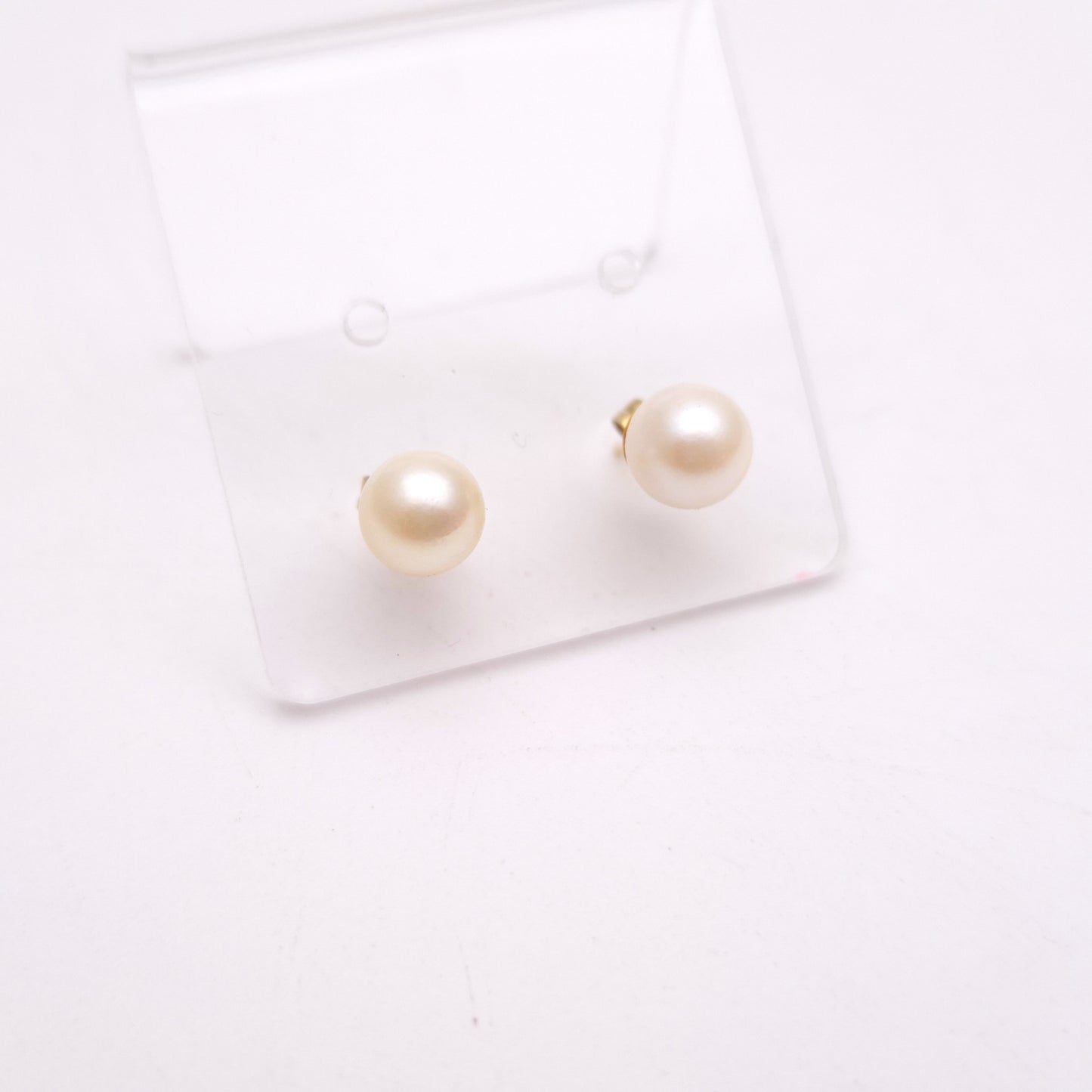 9ct Yellow Gold White 6.5mm Pearl Stud Earrings