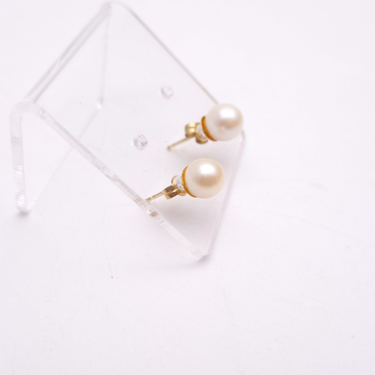 9ct Yellow Gold White 6.5mm Pearl Stud Earrings