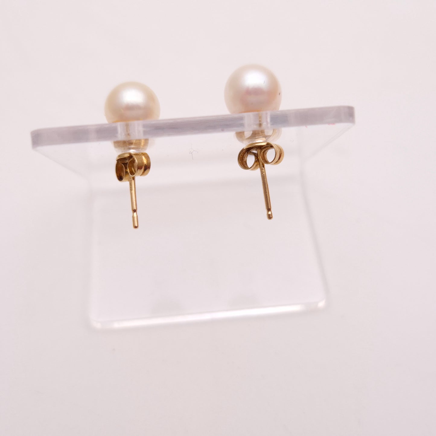9ct Yellow Gold White 6.5mm Pearl Stud Earrings