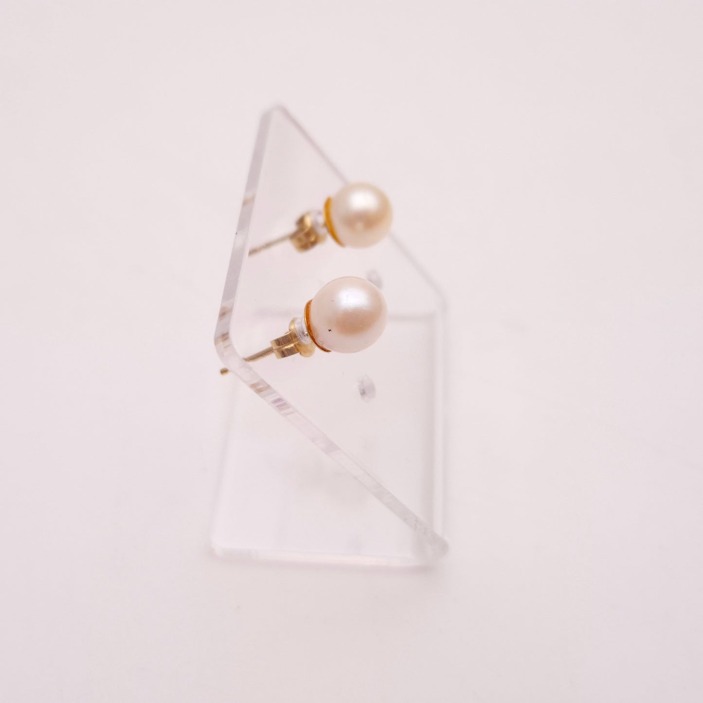 9ct Yellow Gold White 6.5mm Pearl Stud Earrings