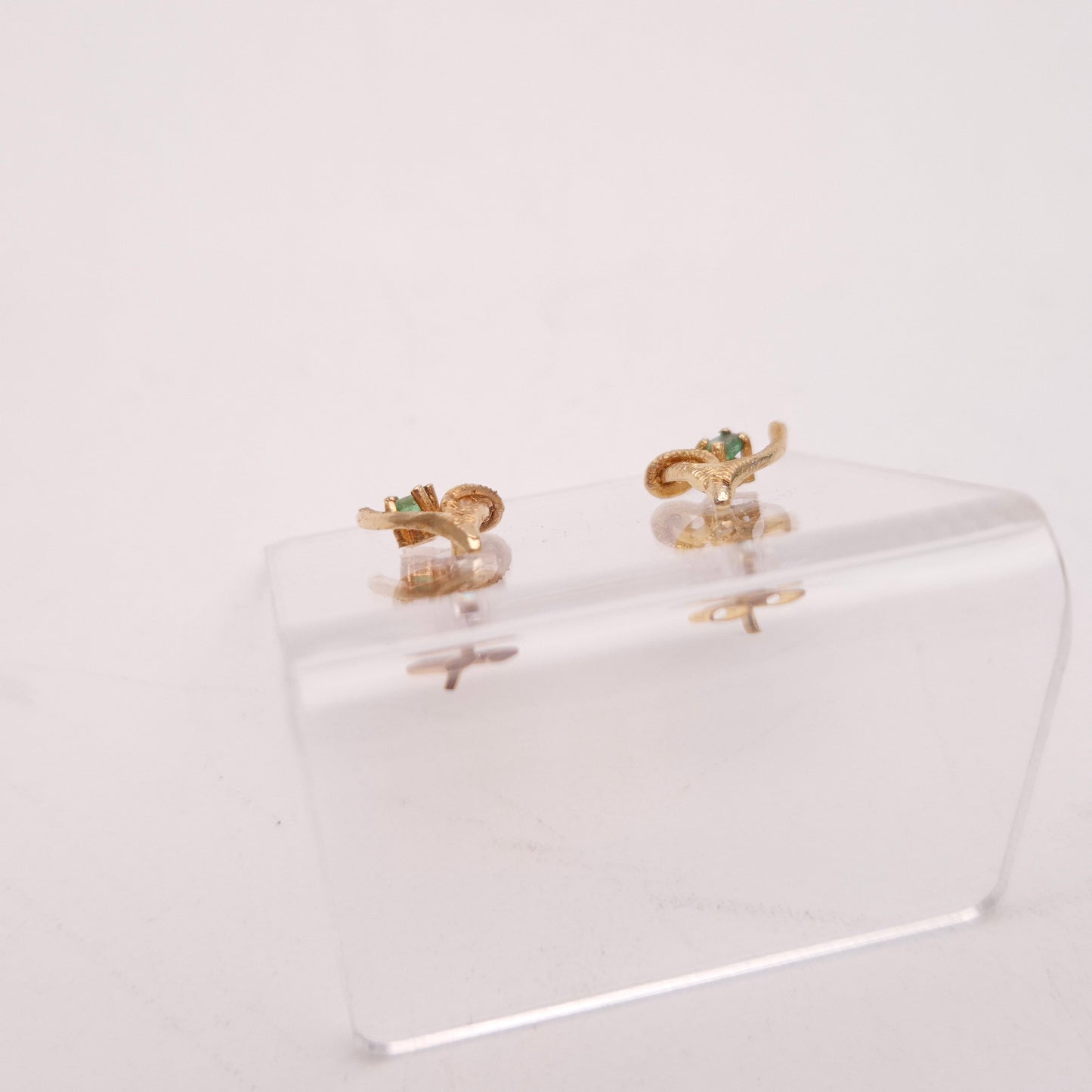 9ct Yellow Gold Emerald Set Wishbone Stud Earrings