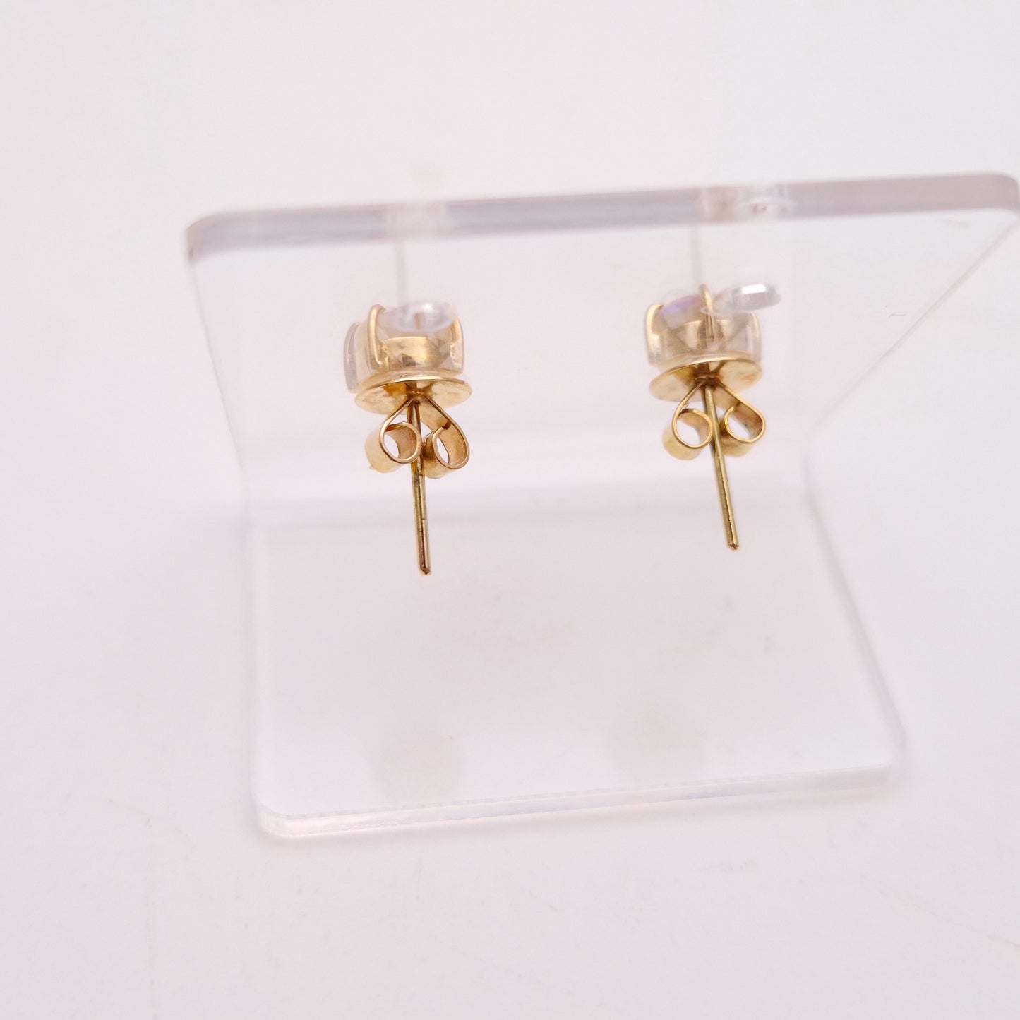 18ct Yellow Gold Opal Cabochon Solitaire Stud Earrings