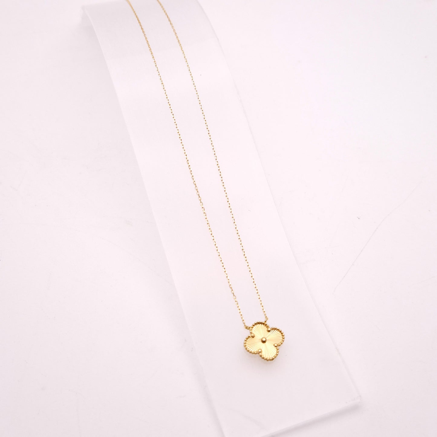 18ct Yellow Gold Van Cleef & Arpels Alhambra Dupe Single Motif Necklace