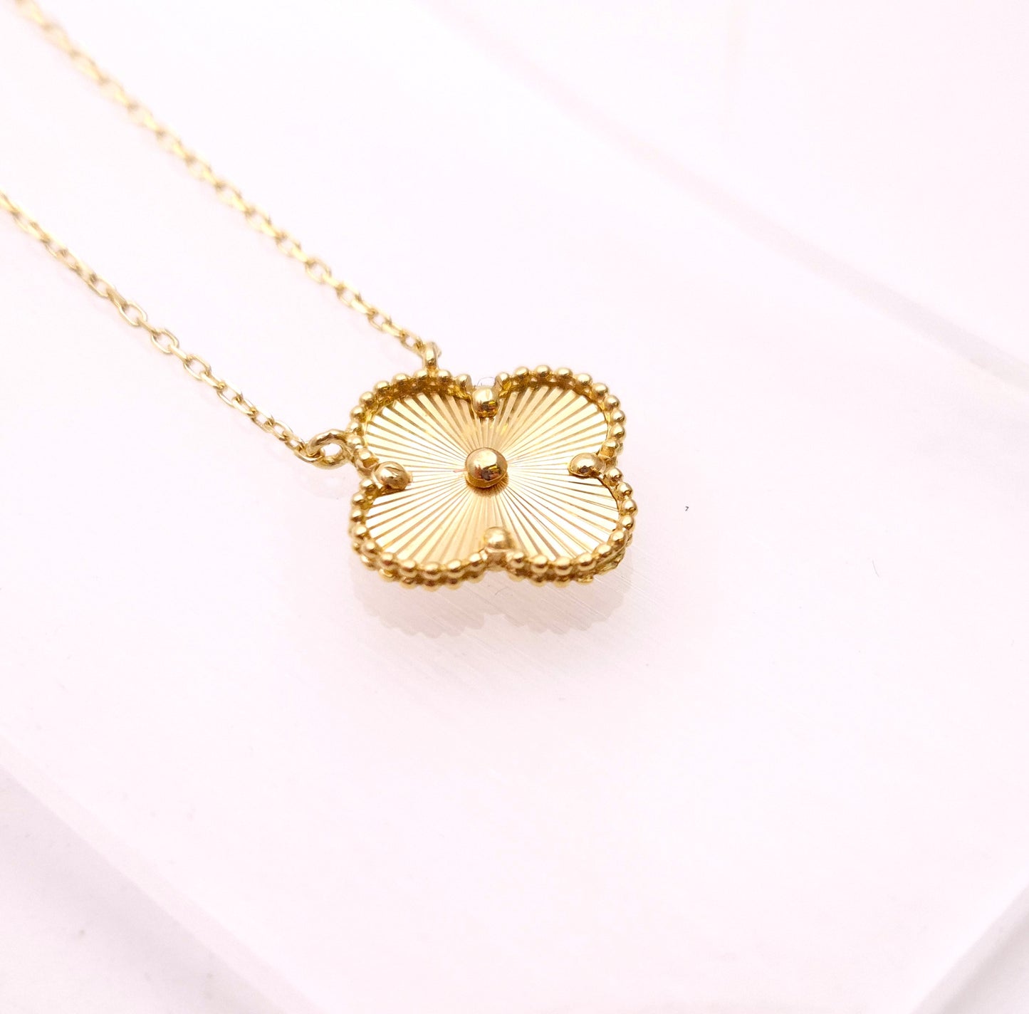 18ct Yellow Gold Van Cleef & Arpels Alhambra Dupe Single Motif Necklace