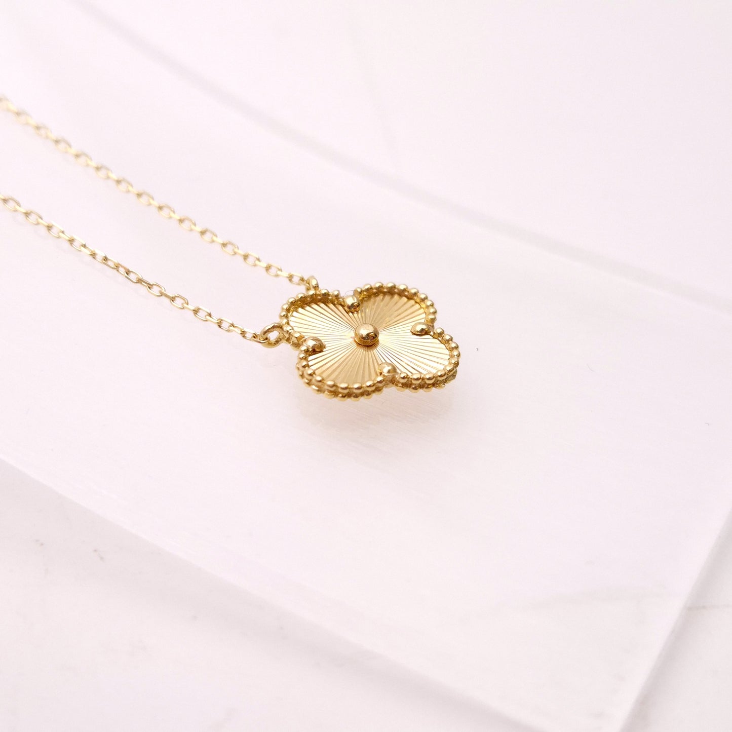 18ct Yellow Gold Van Cleef & Arpels Alhambra Dupe Single Motif Necklace