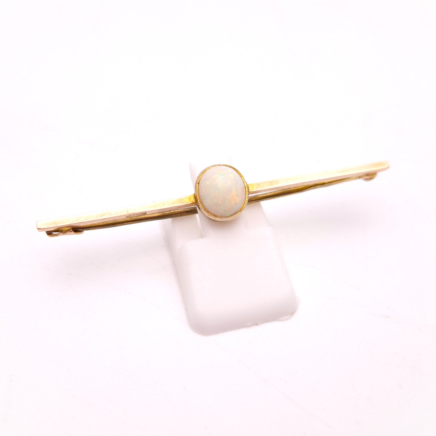 9ct Yellow Gold Cabochon Opal Solitaire Bar Brooch