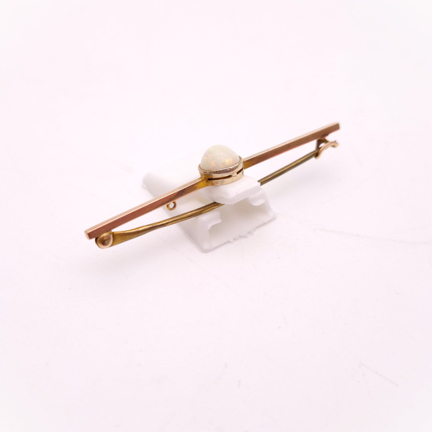 9ct Yellow Gold Cabochon Opal Solitaire Bar Brooch
