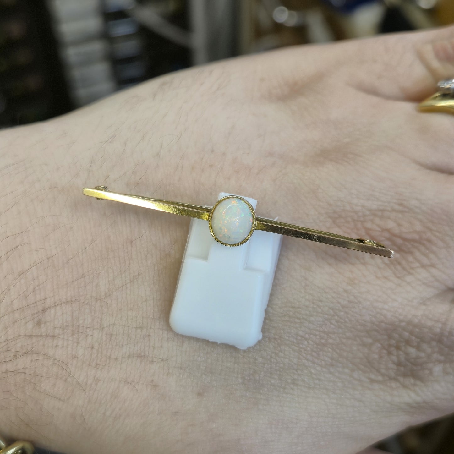 9ct Yellow Gold Cabochon Opal Solitaire Bar Brooch
