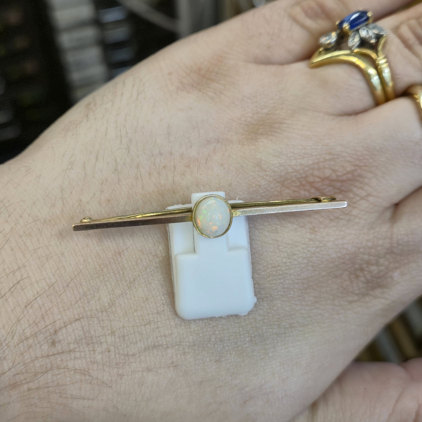 9ct Yellow Gold Cabochon Opal Solitaire Bar Brooch