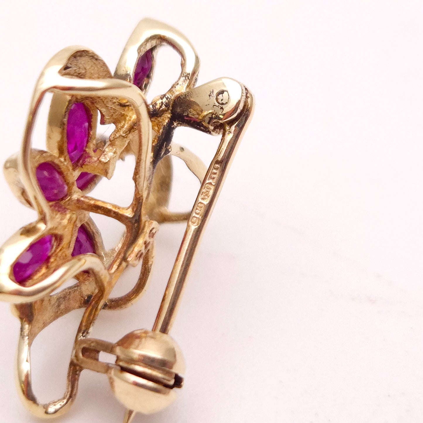 9ct Yellow Gold Vintage Ruby Floral Heart Pendant / Brooch Piece