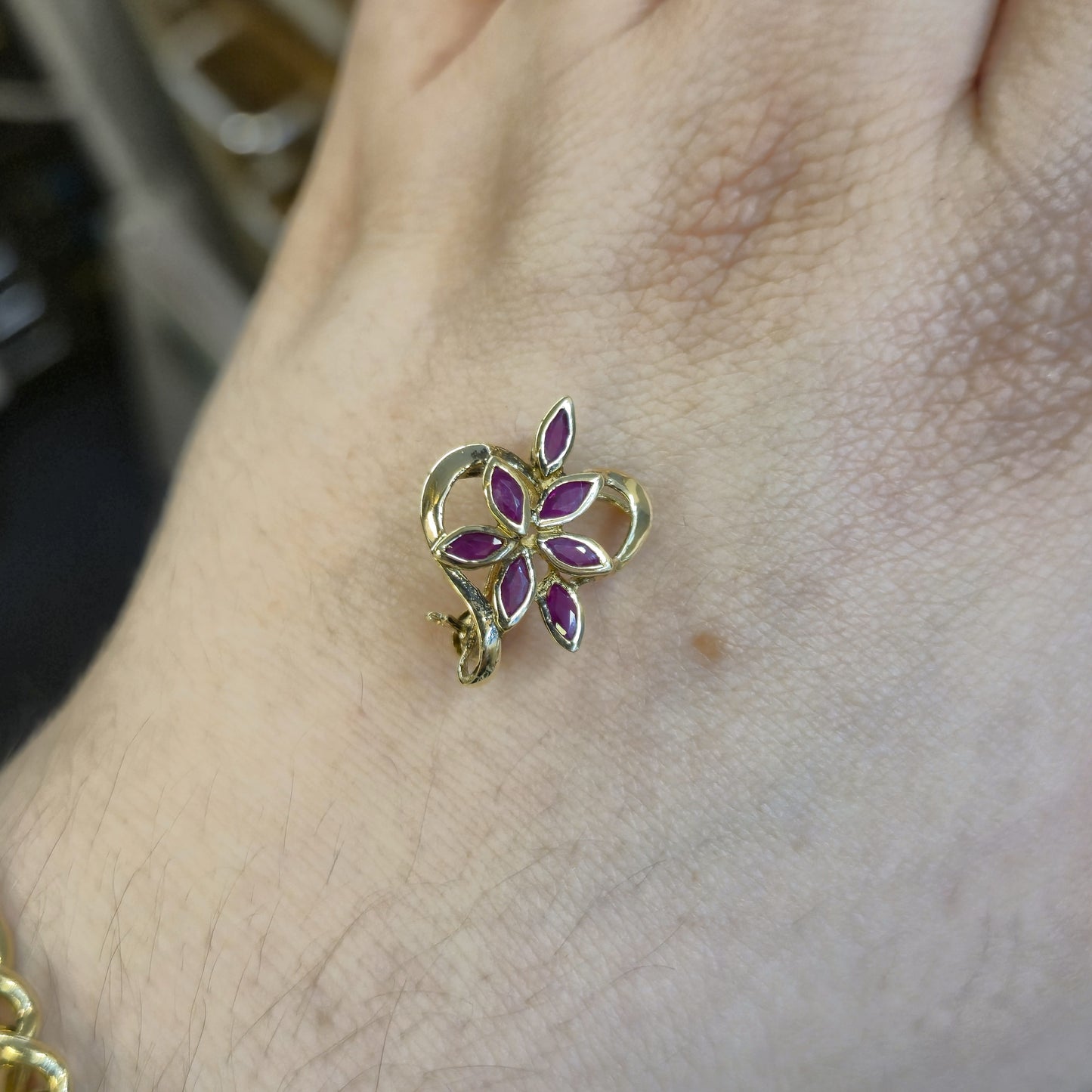 9ct Yellow Gold Vintage Ruby Floral Heart Pendant / Brooch Piece