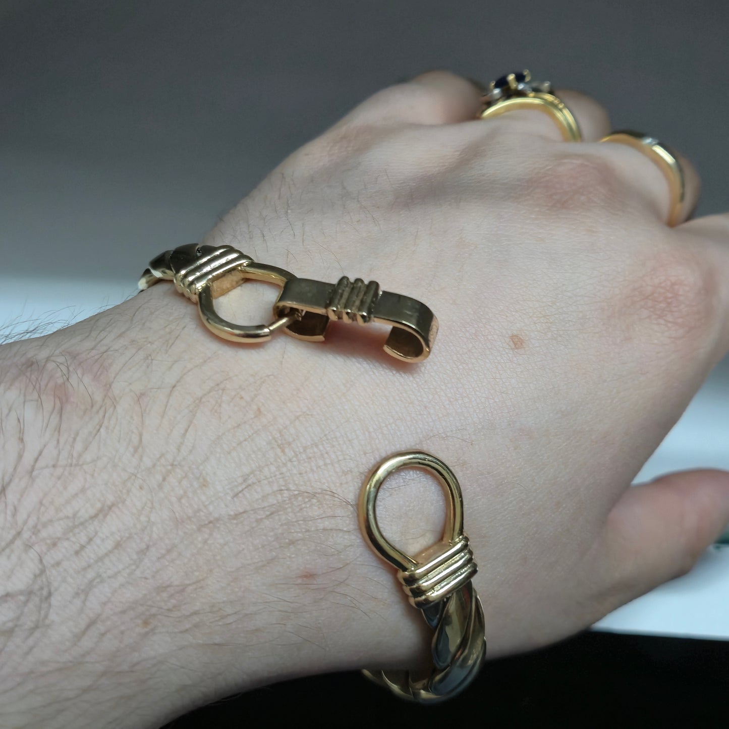 9ct Yellow Gold Heavyweight Extra Large Gents Double Loop Clasp Twist Bangle