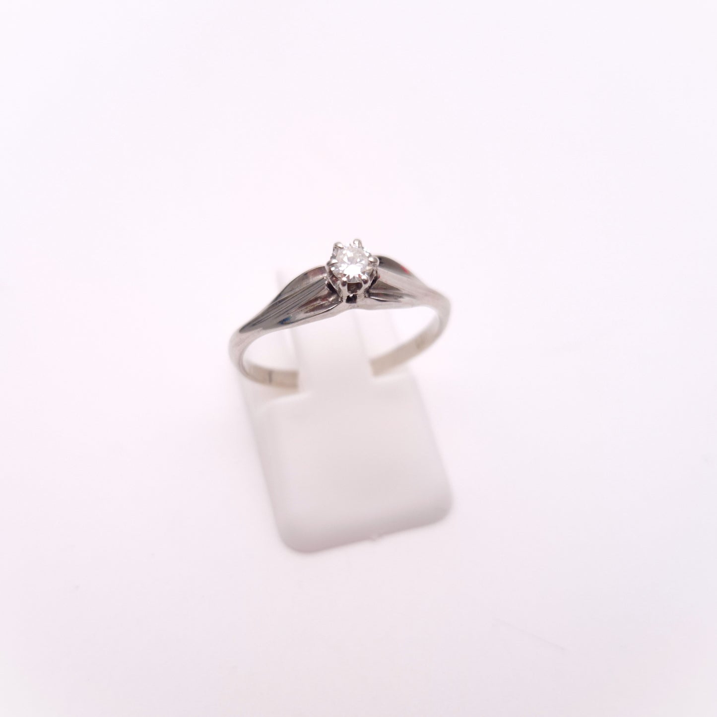 18ct White gold Vintage Antique Diamond Solitaire Ring