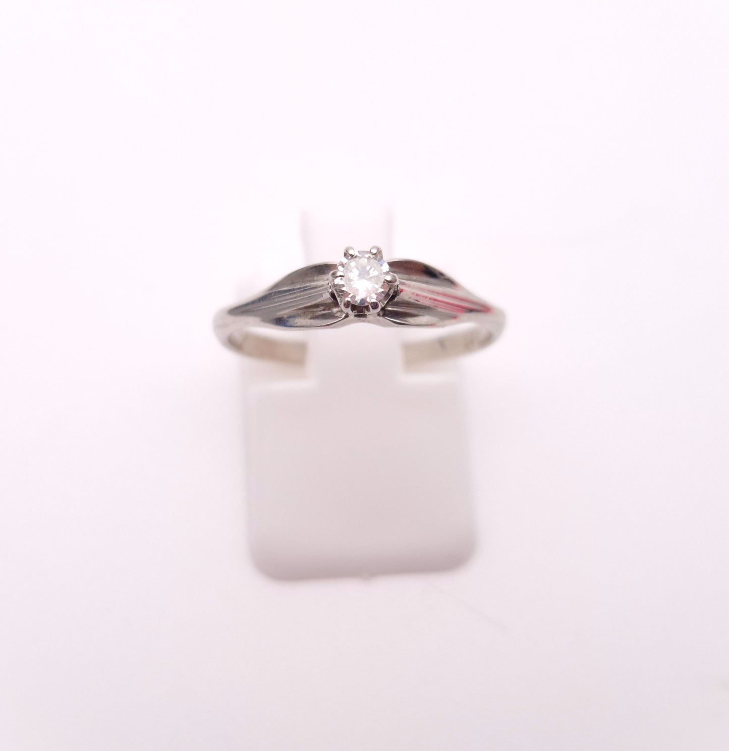 18ct White gold Vintage Antique Diamond Solitaire Ring