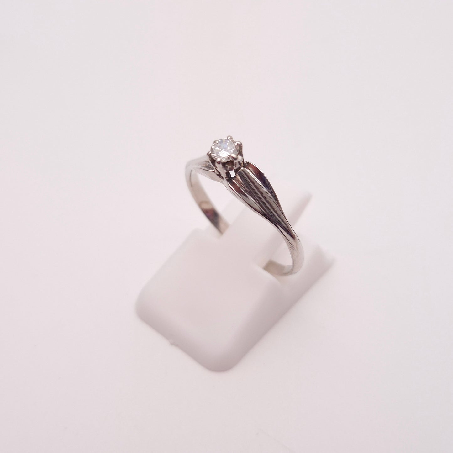 18ct White gold Vintage Antique Diamond Solitaire Ring