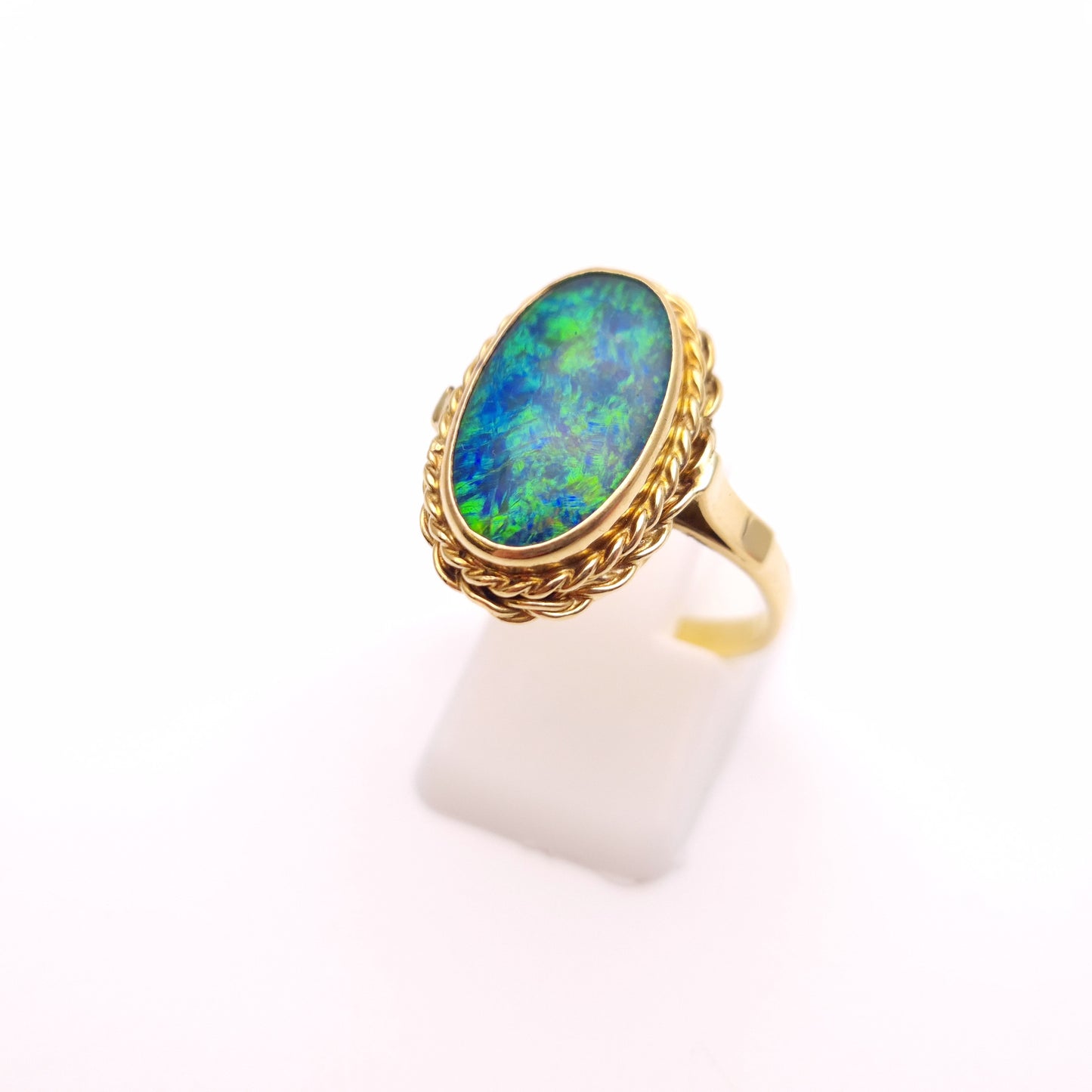 18ct Vintage Opal Triplet solitaire Traditional Style Braided Edge Ring