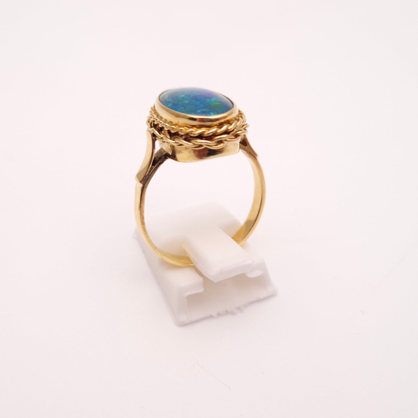 18ct Vintage Opal Triplet solitaire Traditional Style Braided Edge Ring