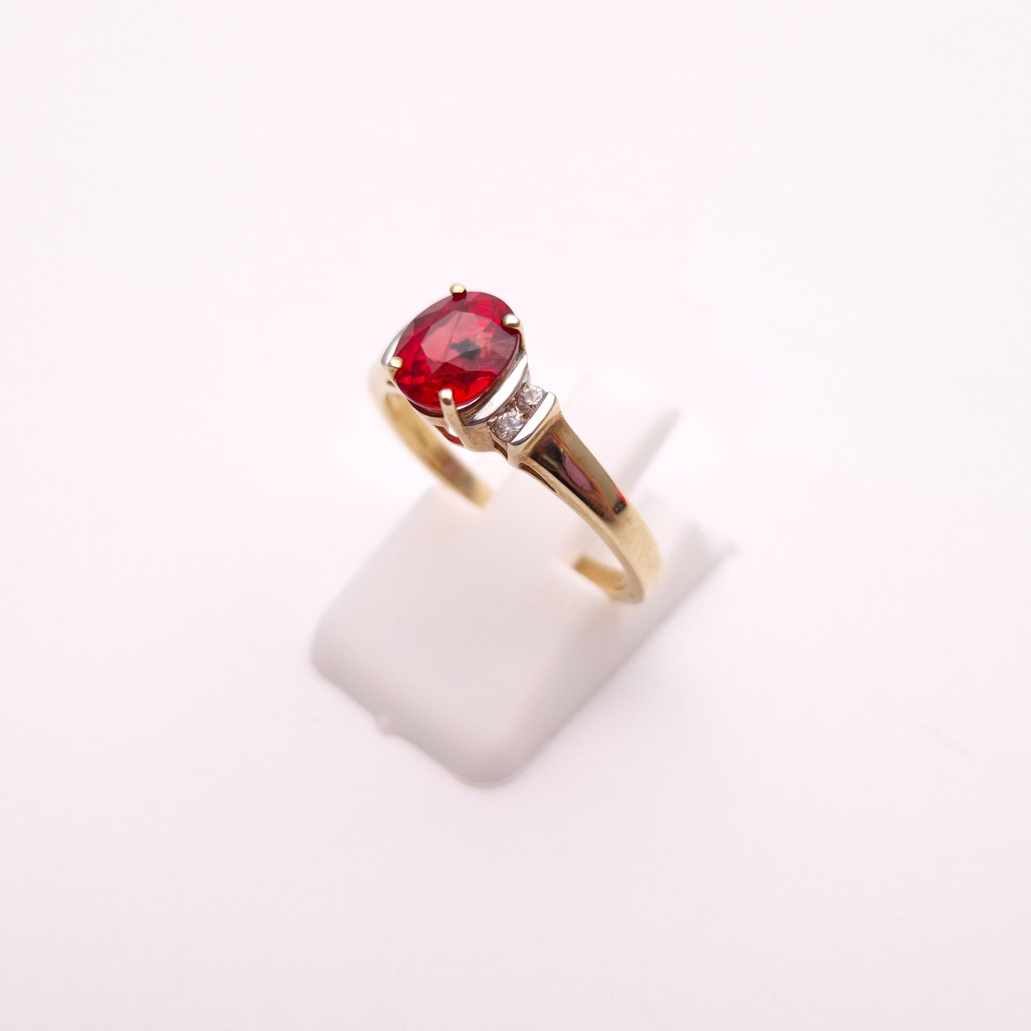 9ct Yellow Gold Red Garnet Solitaire and White Topaz Set Shoulders Ring