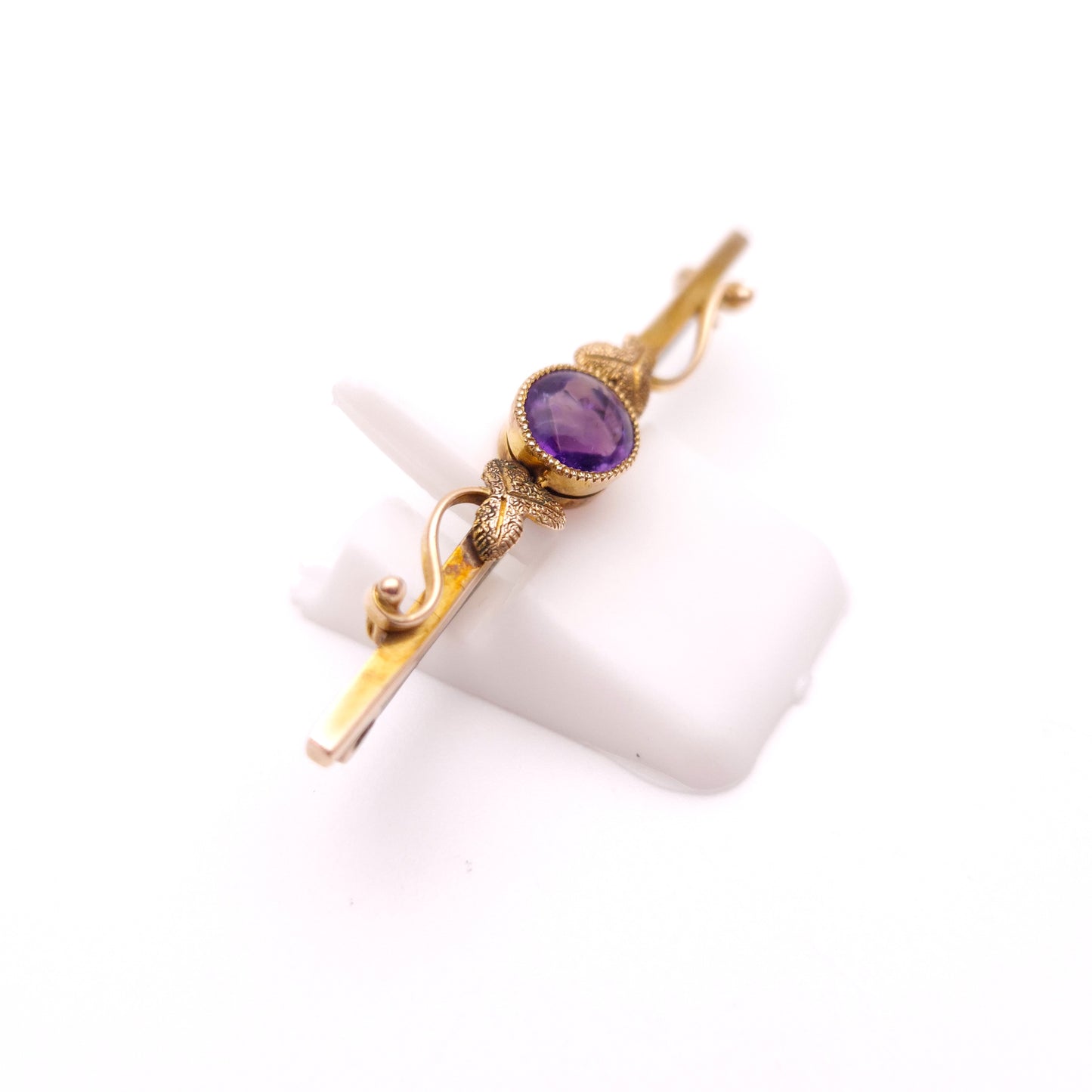 9ct Yellow Gold Antique Amethyst Foliate Leaf Detail Bar Brooch