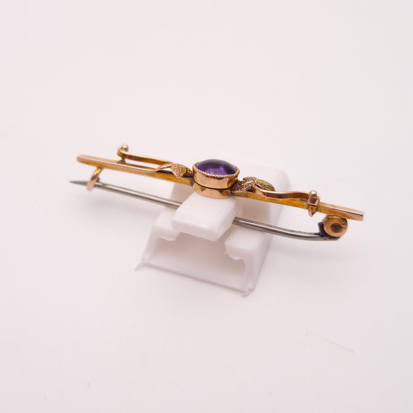 9ct Yellow Gold Antique Amethyst Foliate Leaf Detail Bar Brooch
