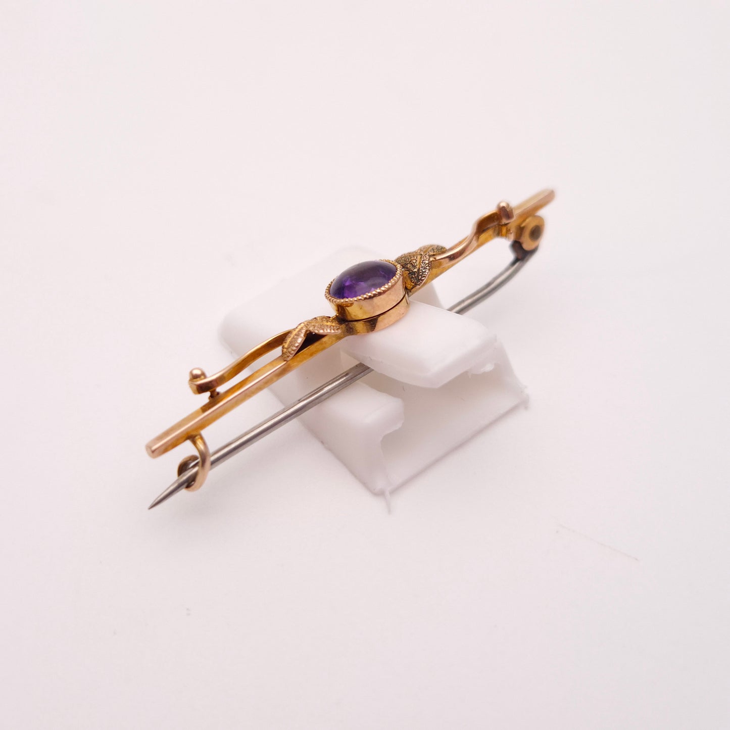 9ct Yellow Gold Antique Amethyst Foliate Leaf Detail Bar Brooch