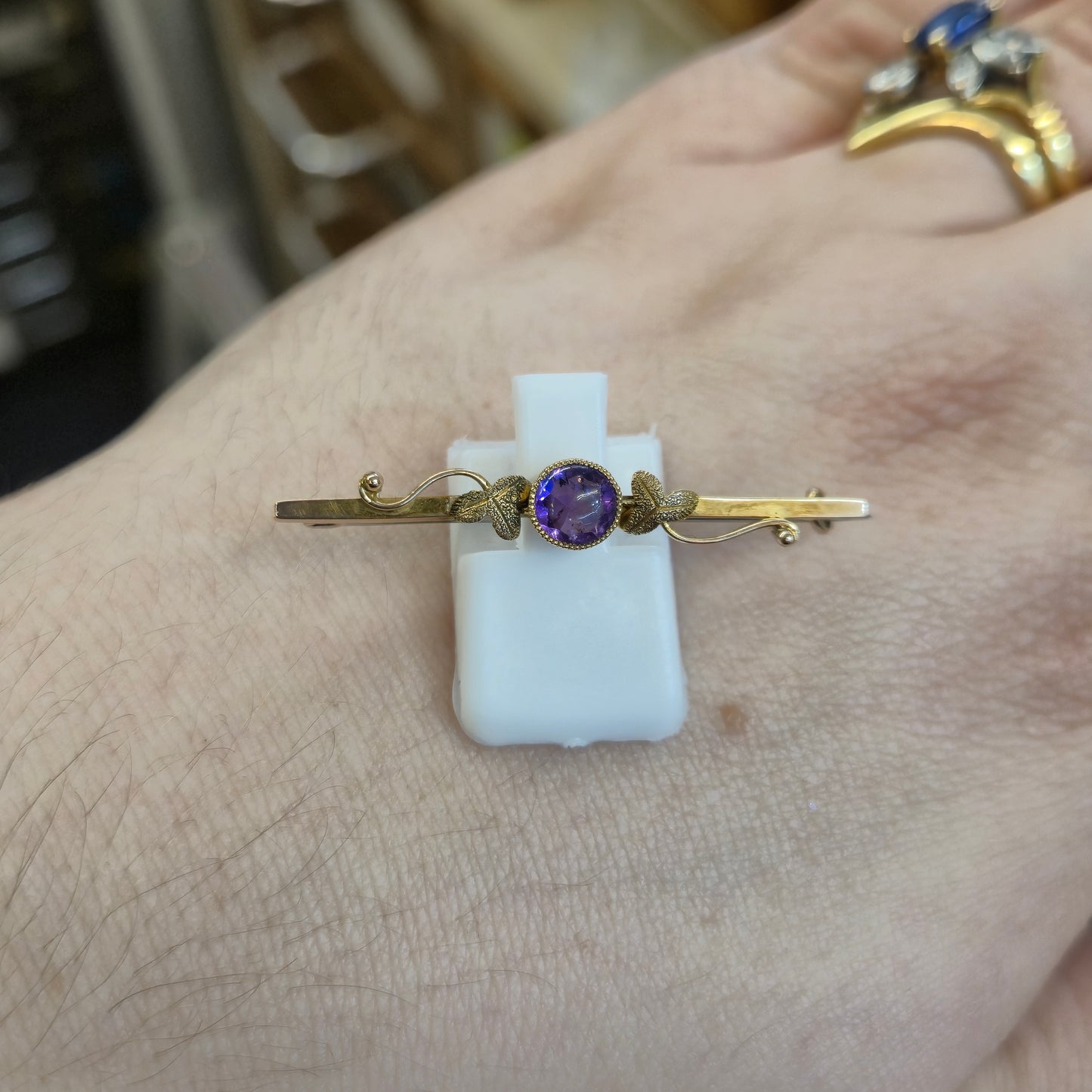 9ct Yellow Gold Antique Amethyst Foliate Leaf Detail Bar Brooch