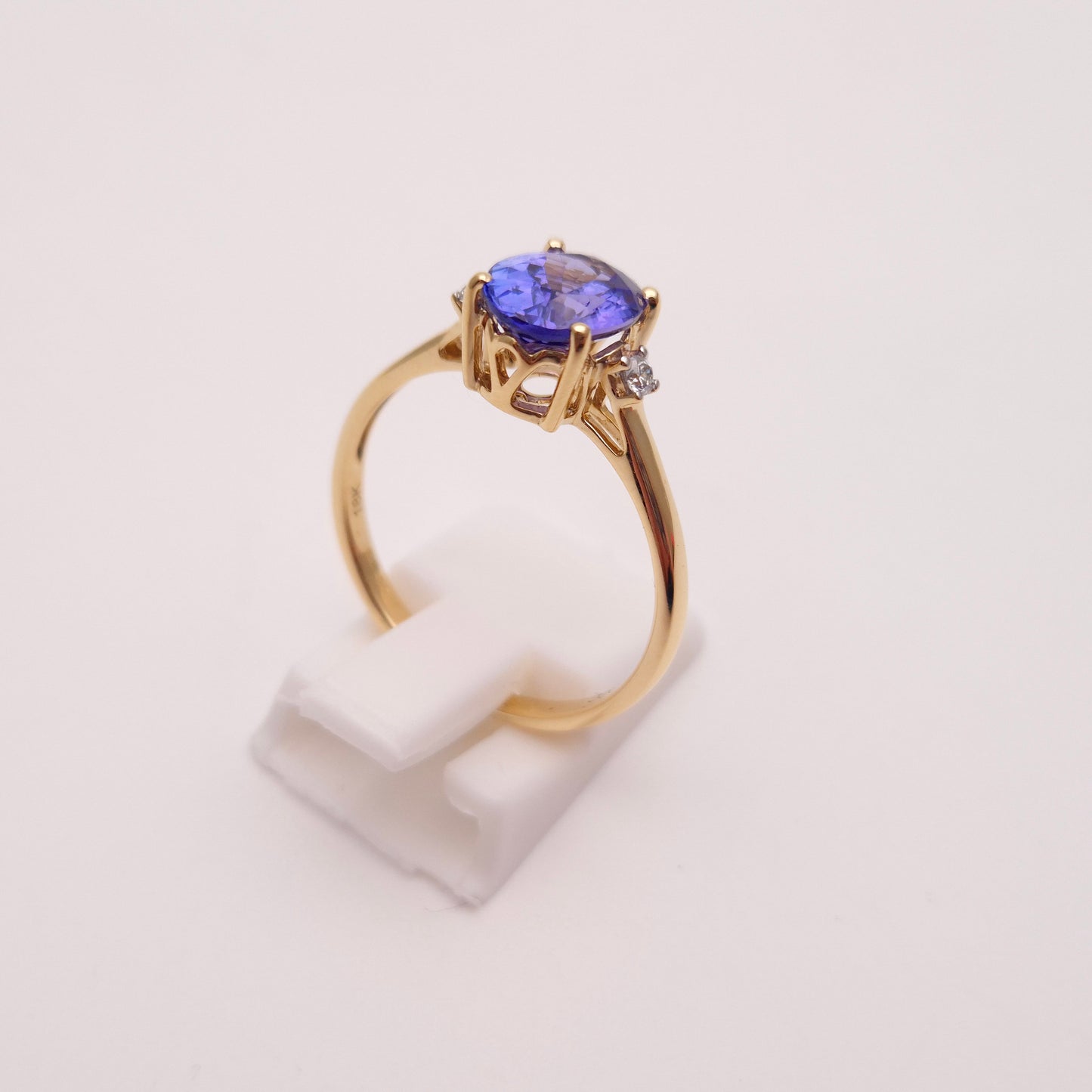 18ct Yellow Gold Oval Cut Tanzanite and Diamond Trilogy Ring