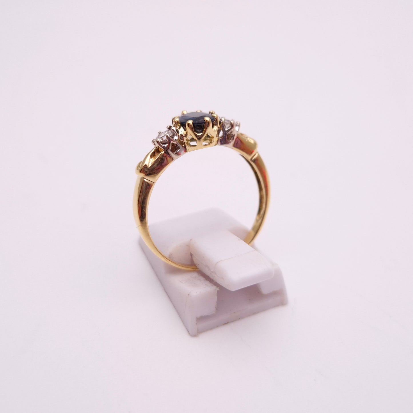 18ct Yellow Gold Vintage Oval Sapphire and Round Diamond Trilogy Ring