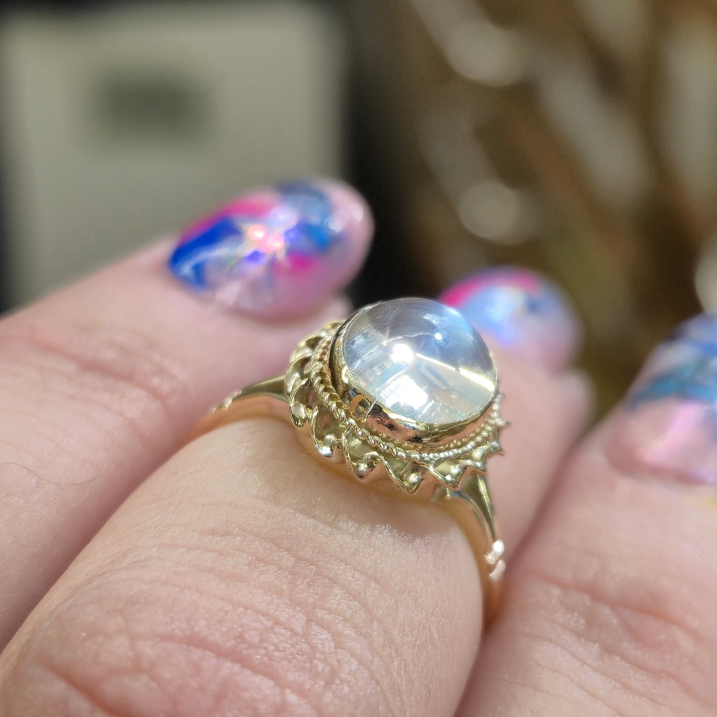 9ct Yellow Gold Traditional Twisted Border Moonstone Cabochon Solitaire Ring -AF